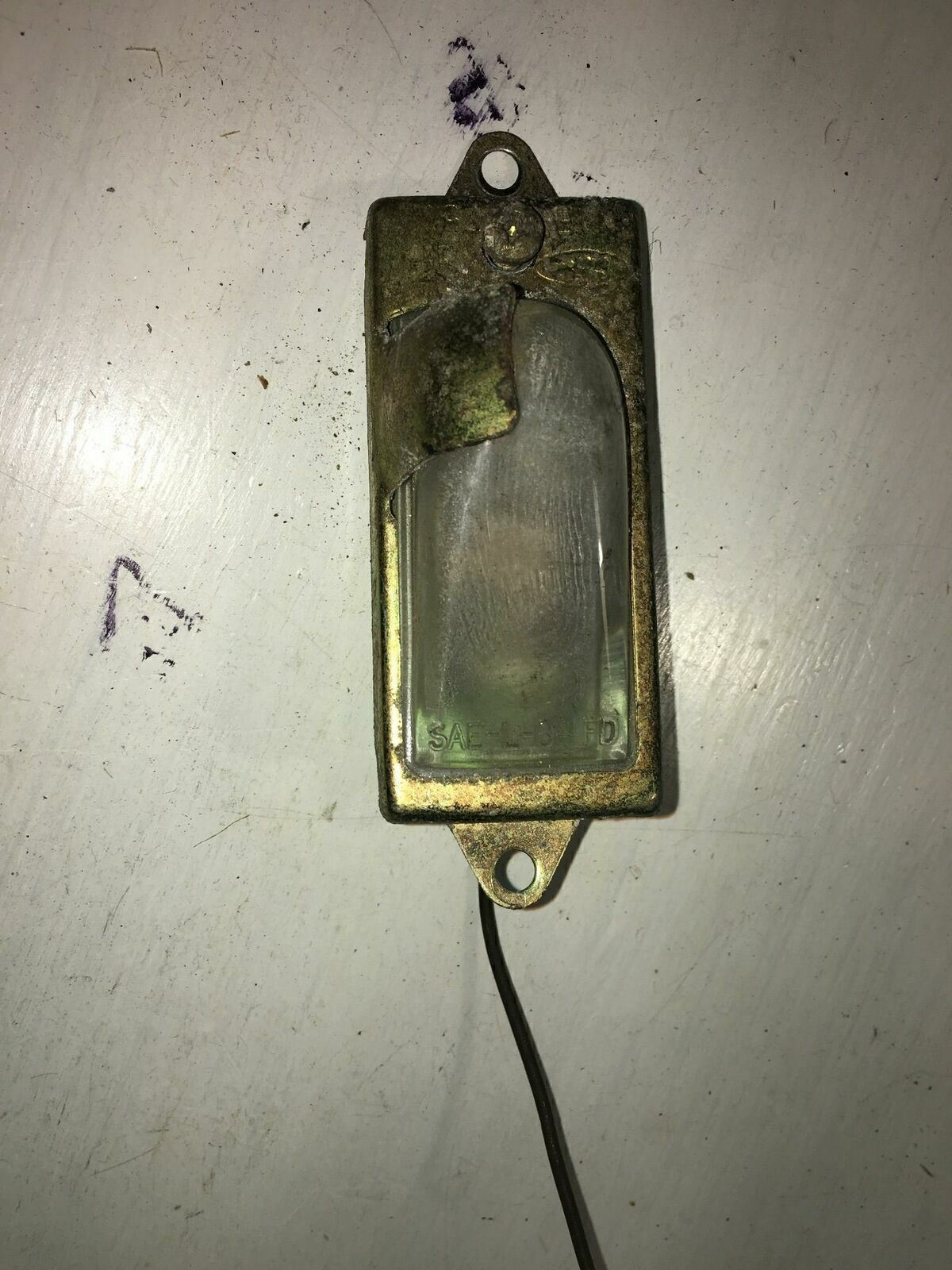 Used 1967 FORD MUSTANG REAR LICENSE PLATE LIGHT ASSEMBLY - OEM SAE-L-64F - B9-9 Used 1967 FORD MUSTANG REAR LICENSE PLATE LIGHT ASSEMBLY - OEM SAE-L-64F - B9-9