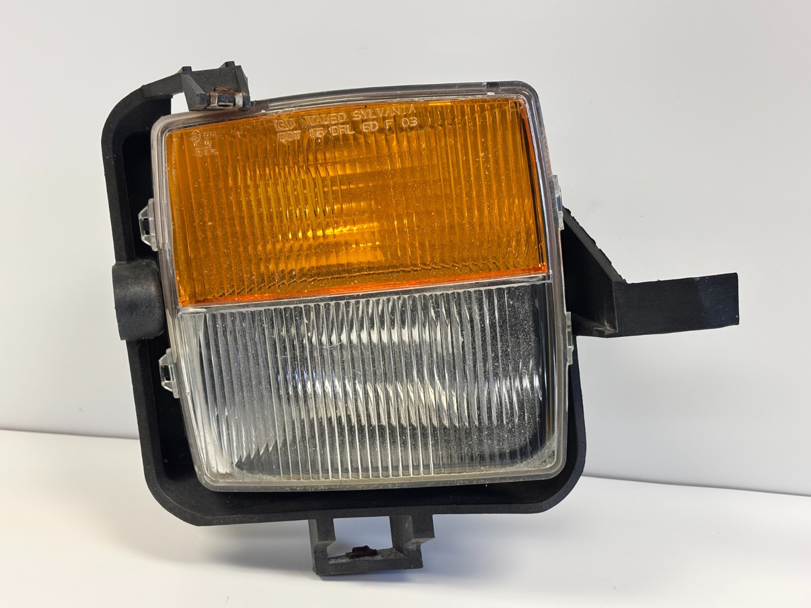 2003-2007 Cadillac CTS Passenger Side Right Fog Light Lamp Lens 15930688 2003-2007 Cadillac CTS Passenger Side Right Fog Light Lamp Lens 15930688