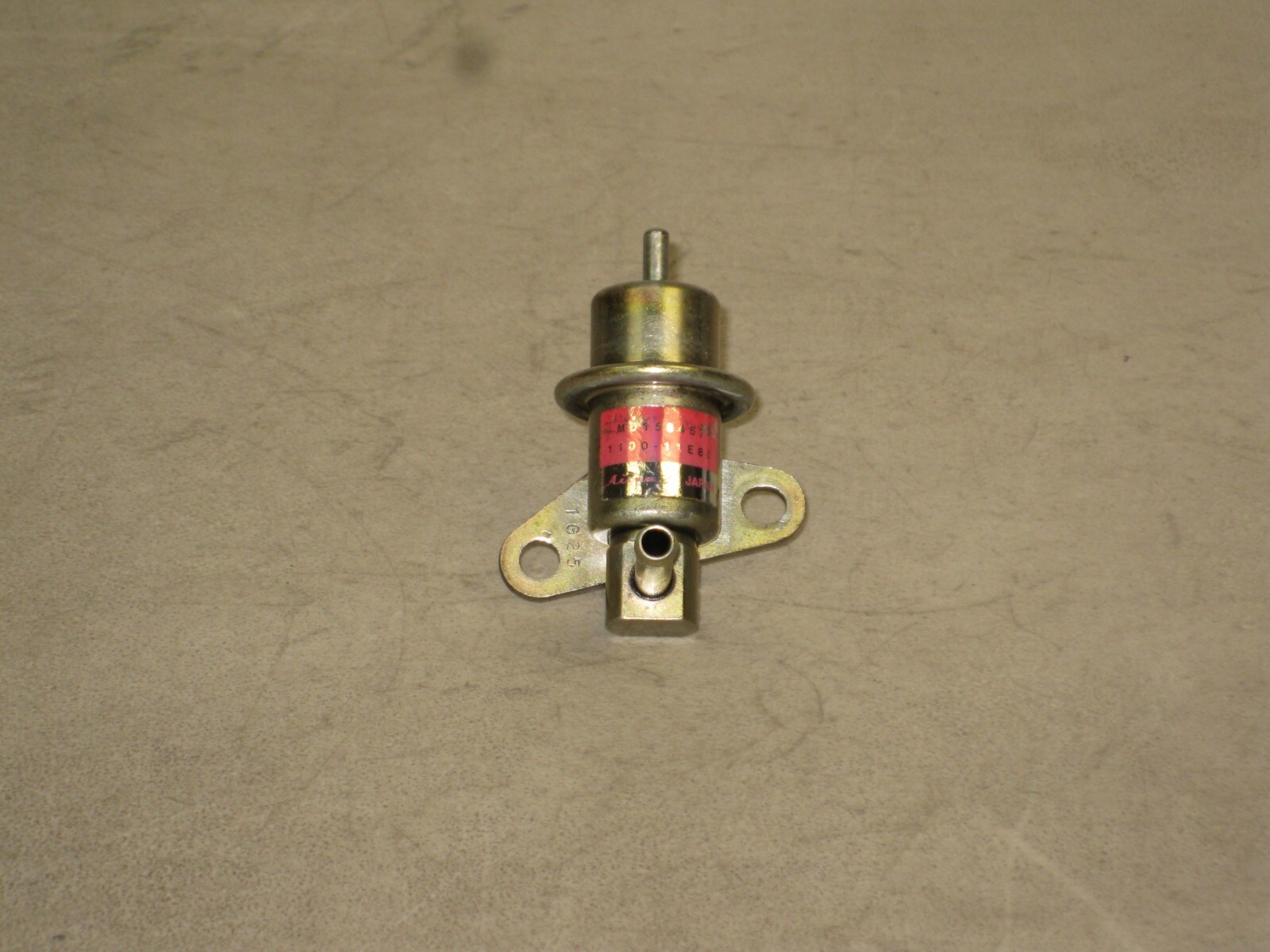 91-96 Mitsubishi 3000GT Diamante 3.0L Fuel Injection Pressure Regulator 6G72 OEM