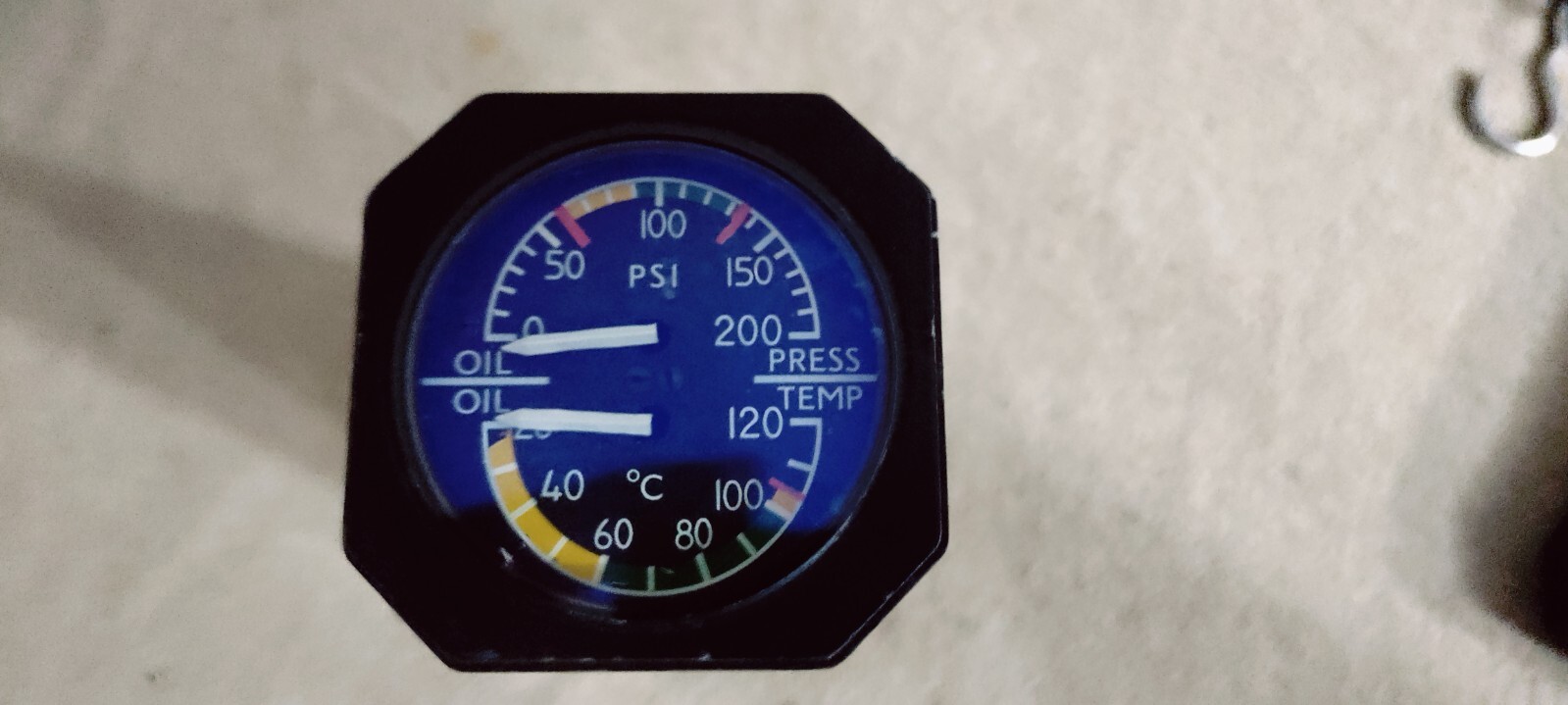OIL PRESSURE & TEMP IND   -AIRCARFT INSTRUMENT 