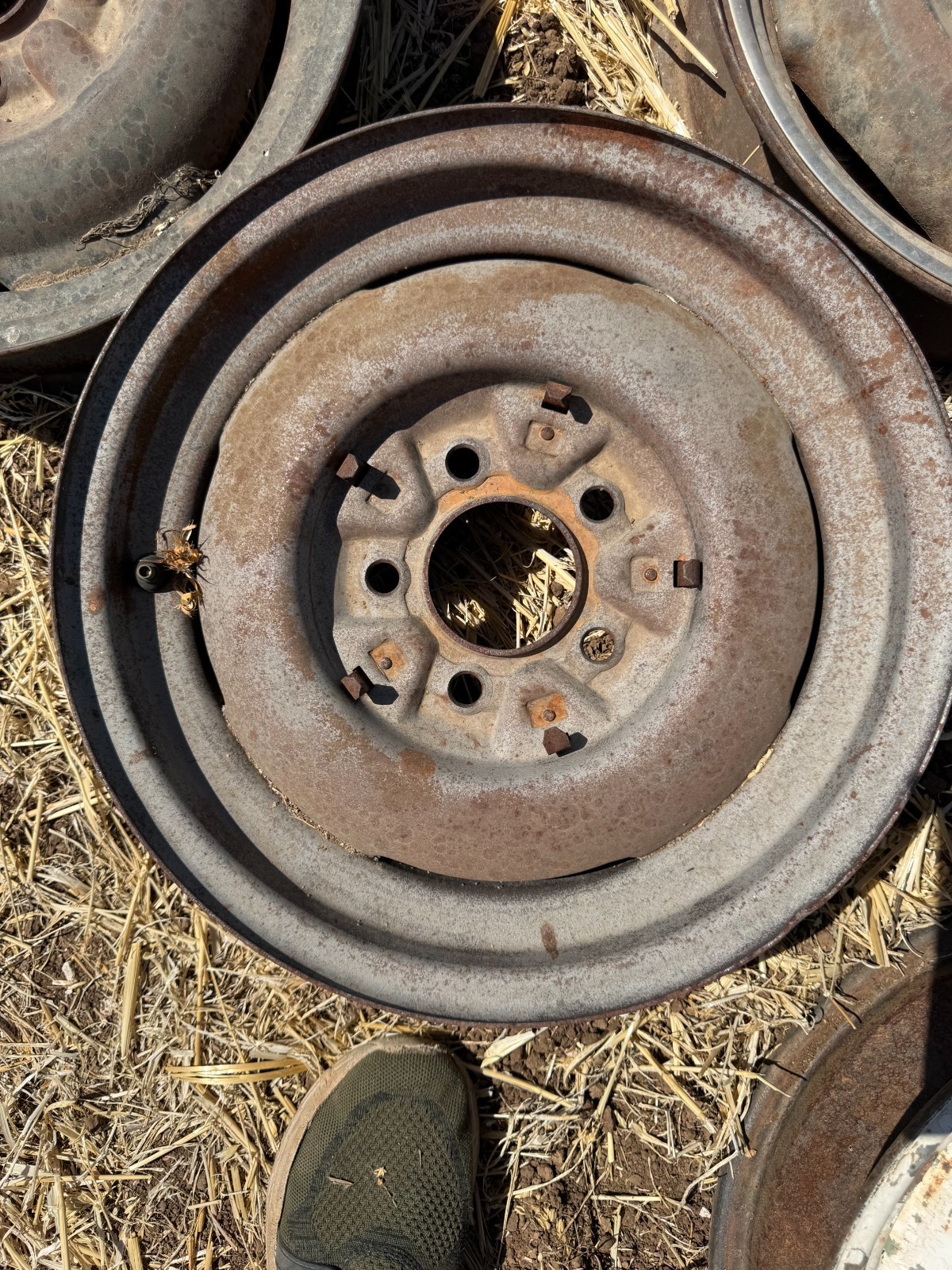 16 CADILLAC WHEEL 1938 1940 1947 SERIES 61 62 63 LASALLE 16 CADILLAC WHEEL 1938 1940 1947 SERIES 61 62 63 LASALLE
