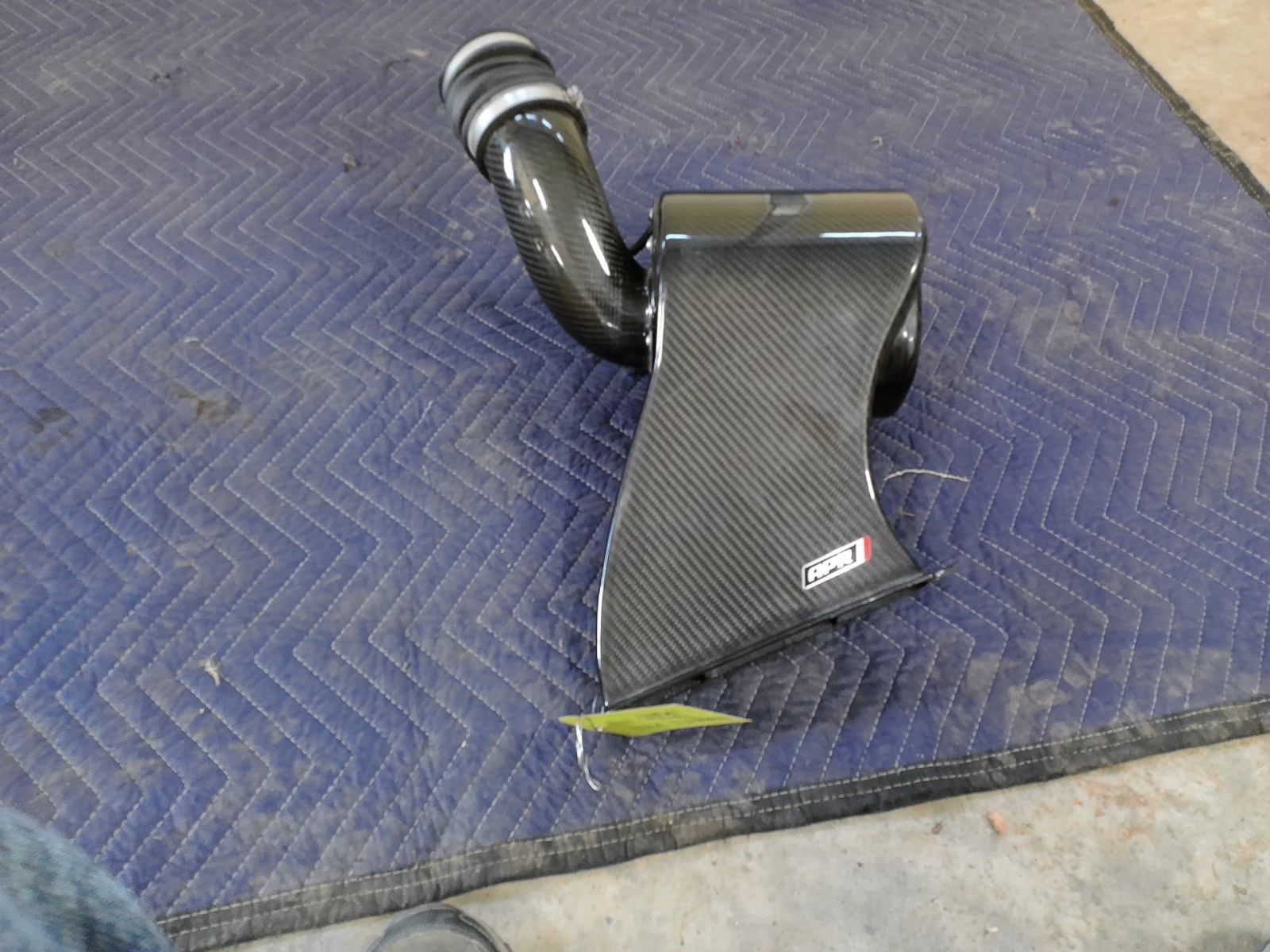 APR Carbon Fiber Cold Air Intake -- CI100033KT1 APR Carbon Fiber Cold Air Intake -- CI100033KT1