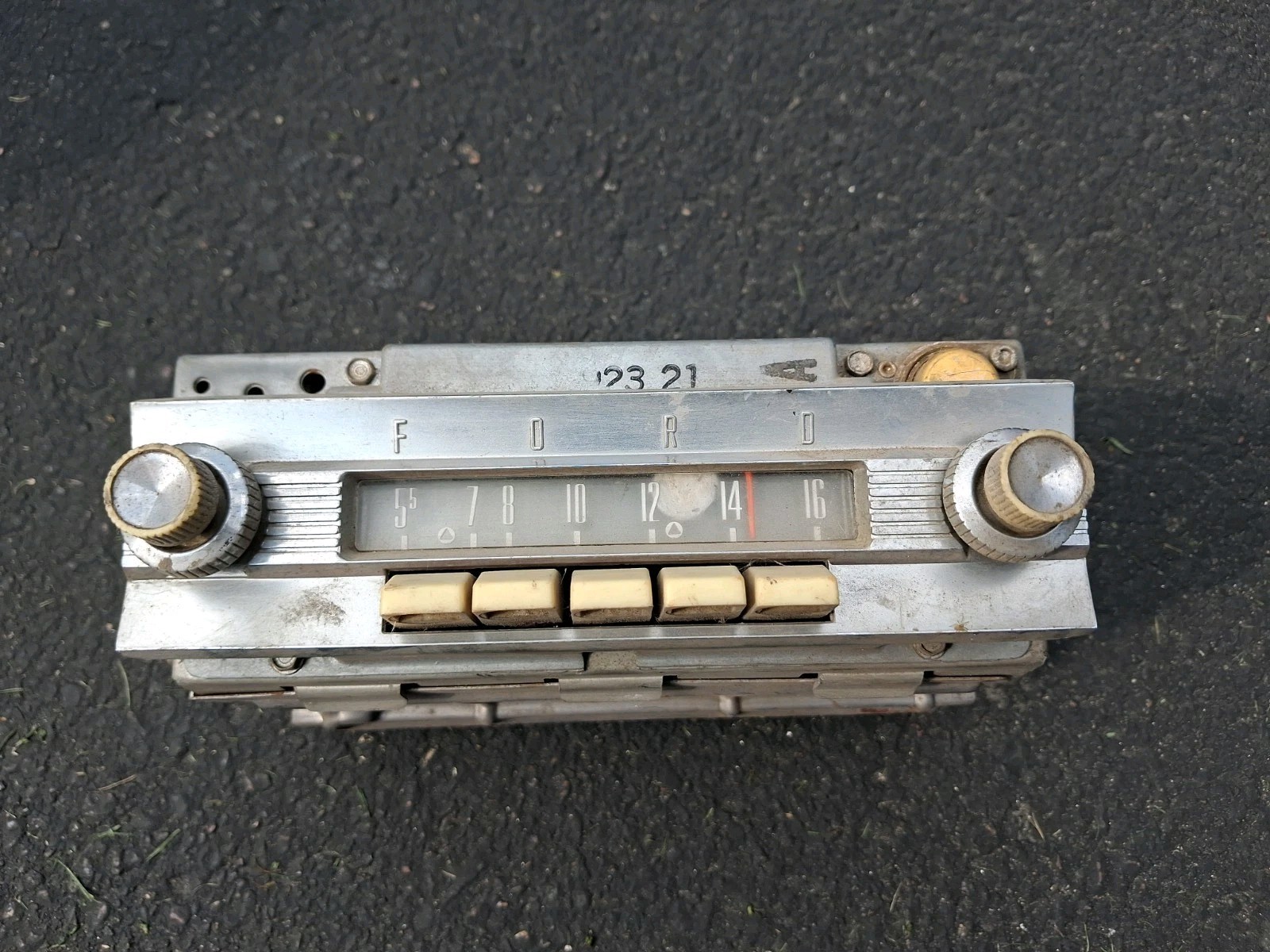 1958 Ford Radio FoMoCo OEM 923 2J