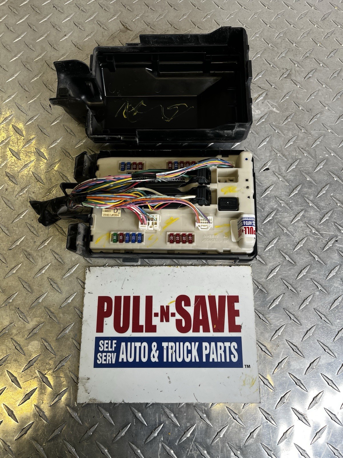 2007-2011 Infiniti EX35 G35 G37 IPDM Fuse Relay Module Fuse Box Part# 284B7JK00A