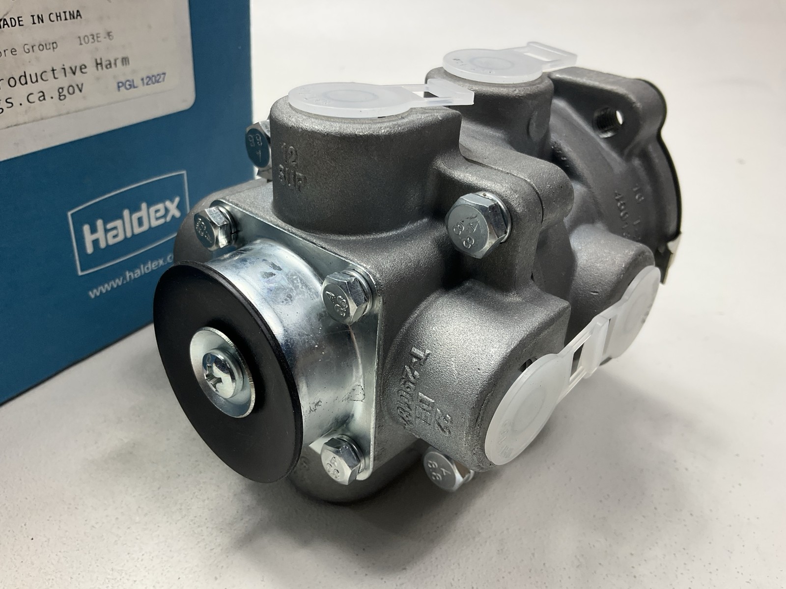 Reman Haldex 286171X E-6 Dual Circuit Foot Brake Air Valve, 3/8