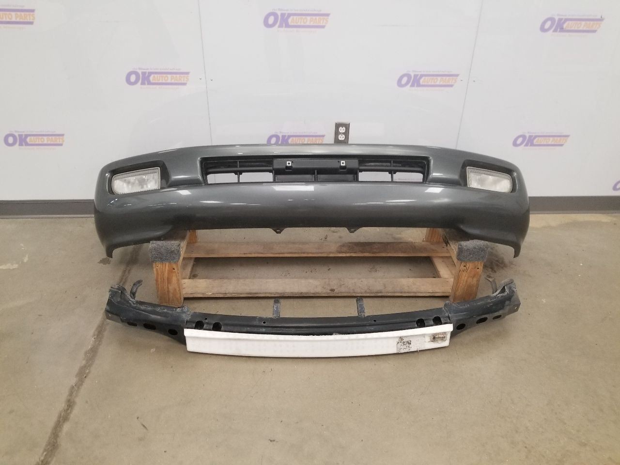 07 2007 TOYOTA LAND CRUISER FRONT BUMPER ASSEMBLY GRAY WITH FOGS