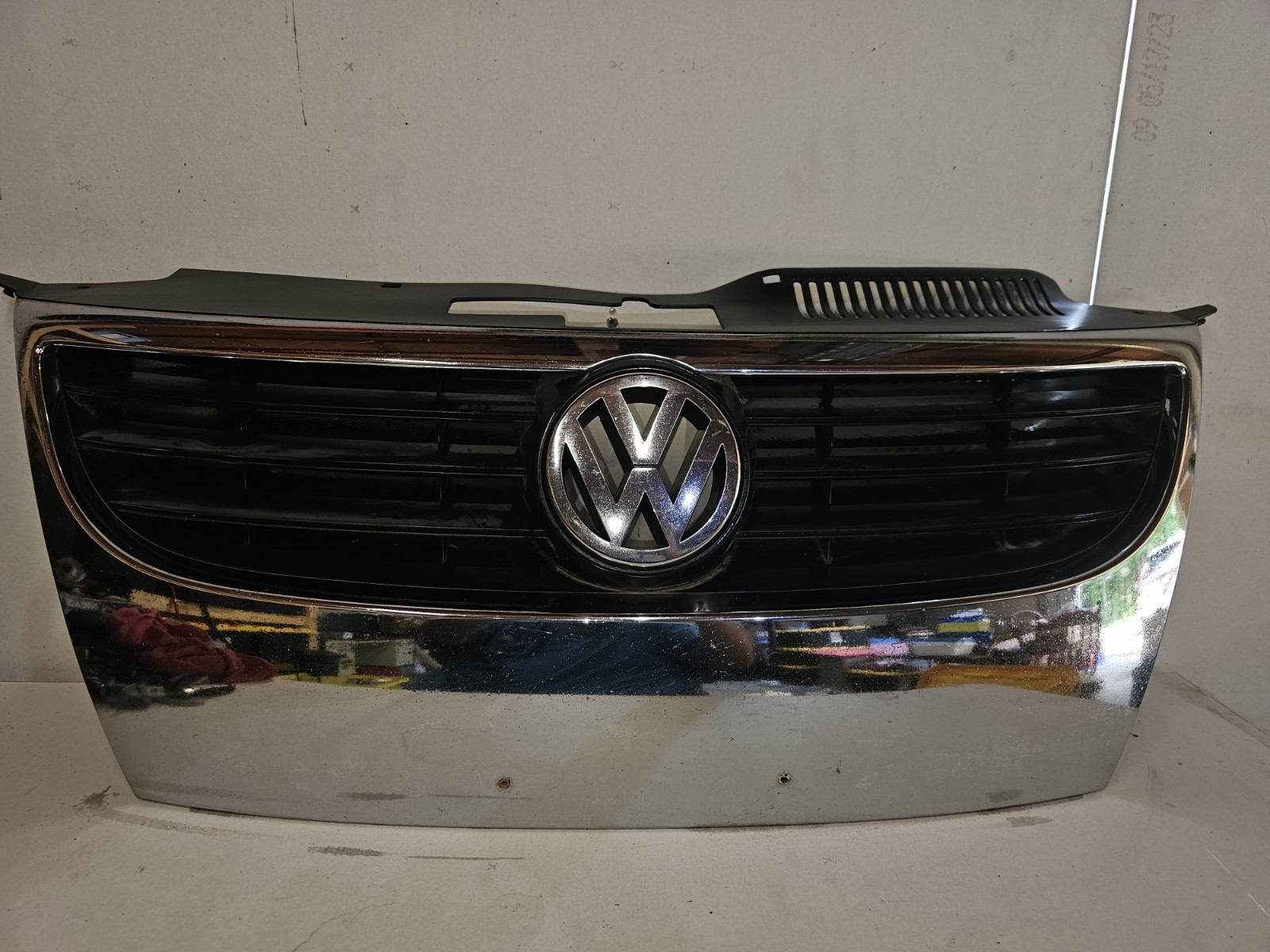 OEM VOLKSWAGEN VW EOS 2007-2011 RONT BUMPER UPPER GRILLE CHROME GRILL EMBLEM