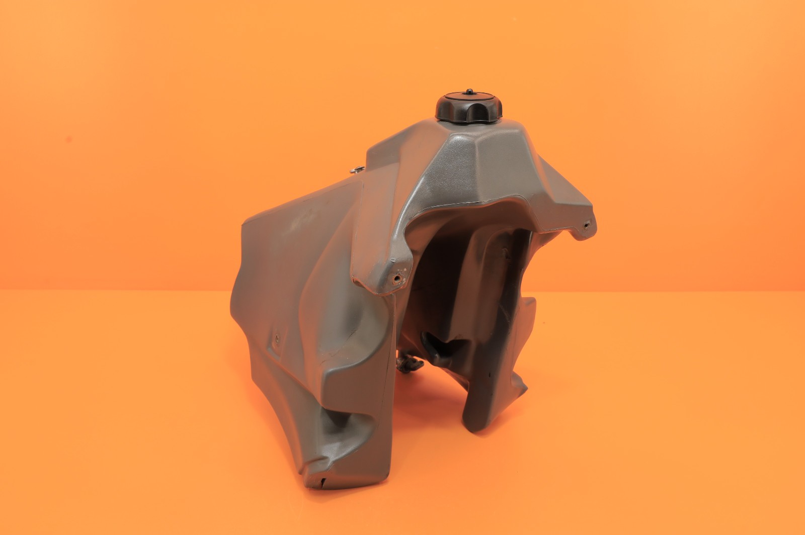 2004 00-05 HUSQVARNA CR125 Gas Tank Fuel Cell Petrol Canister Cap Valve Mount