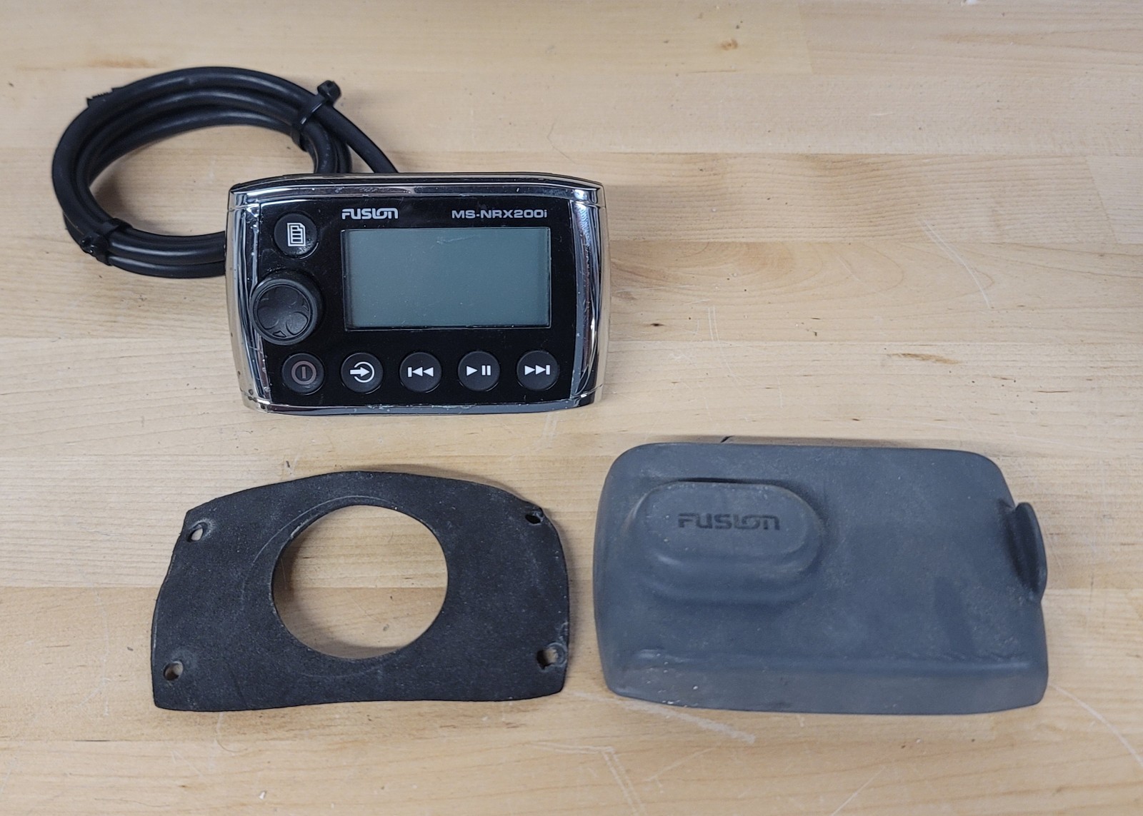 Fusion MS-NRX200i Wired Marine Remote & NMEA 2000 Repeater Fusion MS-NRX200i Wired Marine Remote & NMEA 2000 Repeater