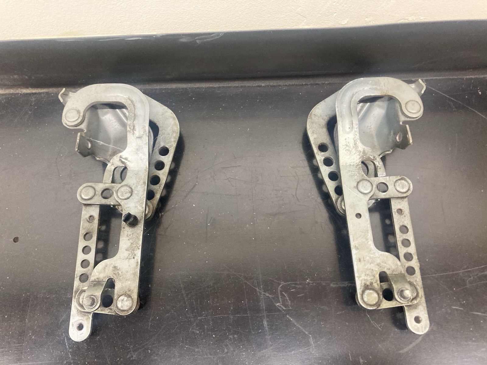 BMW E28 Hood Bonnet Hinge Left and Right Pair EASY OPEN 525e 533i 535is 524d BMW E28 Hood Bonnet Hinge Left and Right Pair EASY OPEN 525e 533i 535is 524d
