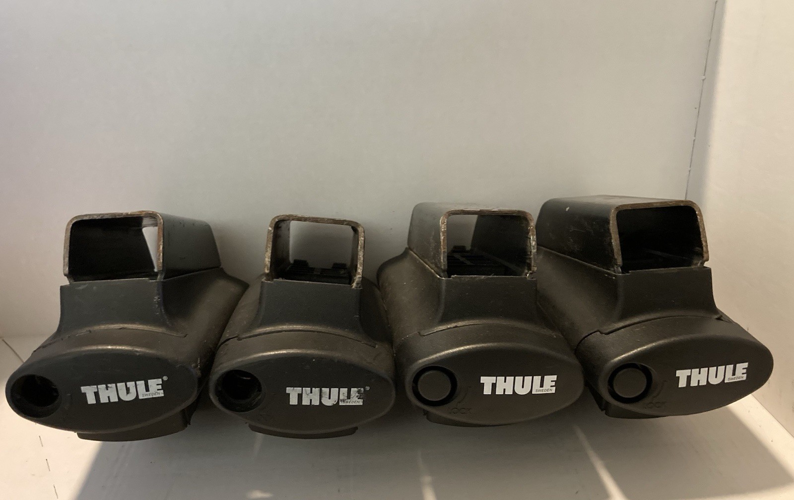 SET OF 4 NICE GENUINE THULE 450 CROSSROAD FOOT PACK FOR RAISED RAILS SQUARE BARS SET OF 4 NICE GENUINE THULE 450 CROSSROAD FOOT PACK FOR RAISED RAILS SQUARE BARS