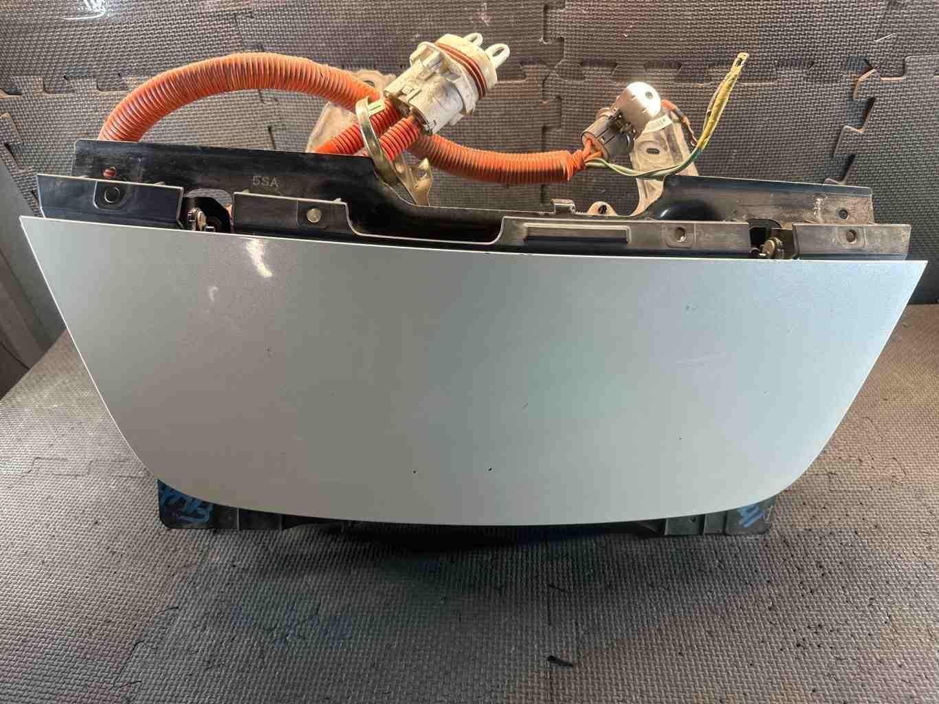 18 19 20 21 22 23 24 25 NISSAN LEAF Converter/inverter/charger port 657015SA4A