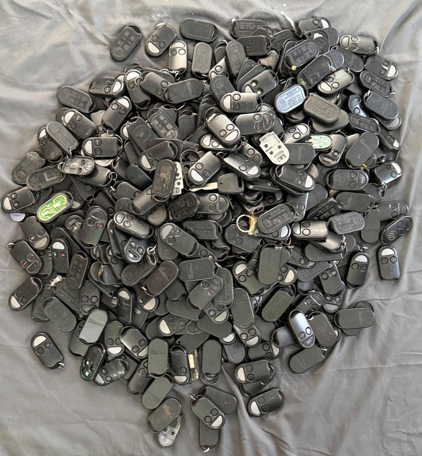 Lot of 427 OEM Key Fobs Remotes Nissan Infiniti Bulk
