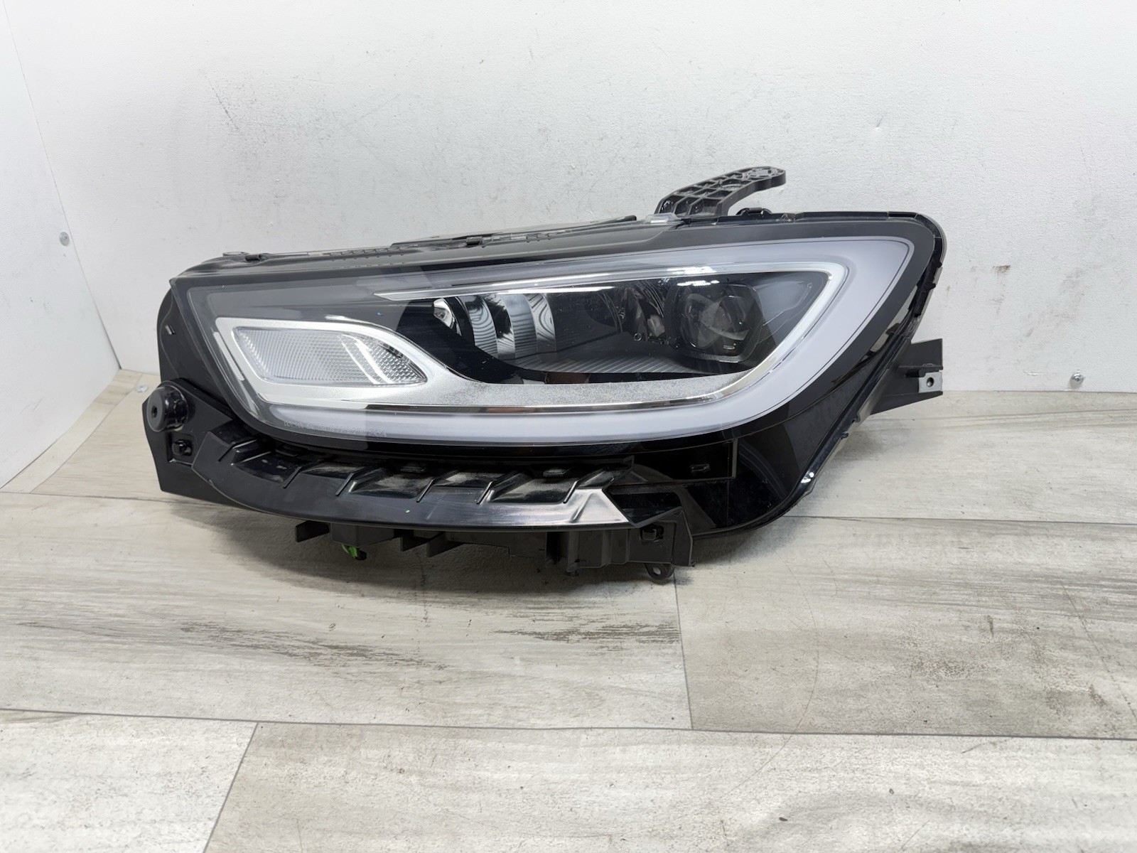NICE 2021-2026 CHRYSLER PACIFICA HEADLIGHT LH DRIVERS LED HEADLIGHT OEM