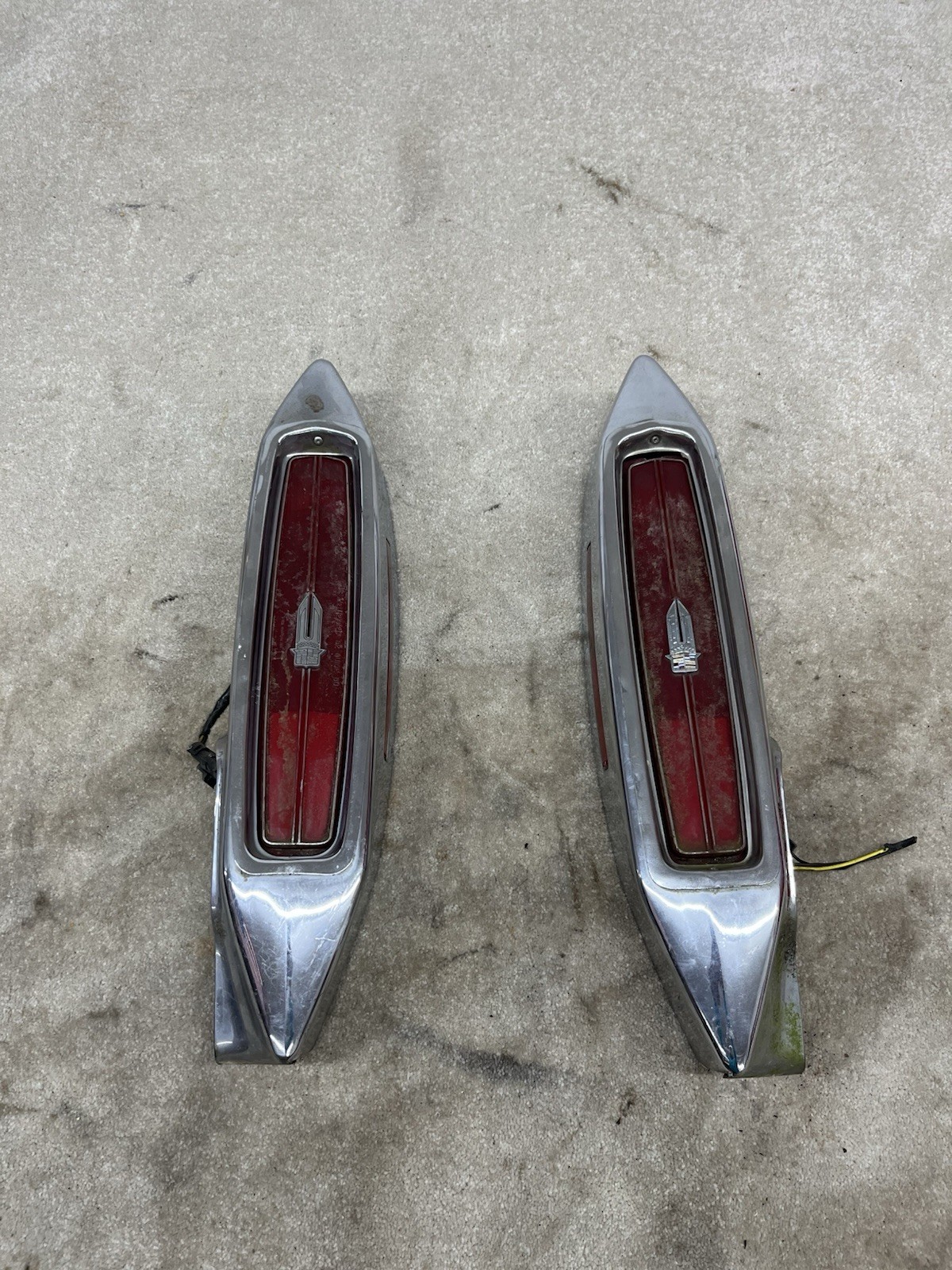 1980-1986 Cadillac Fleetwood Brougham LH & RH Side Tail Light Lamps OEM (READ)