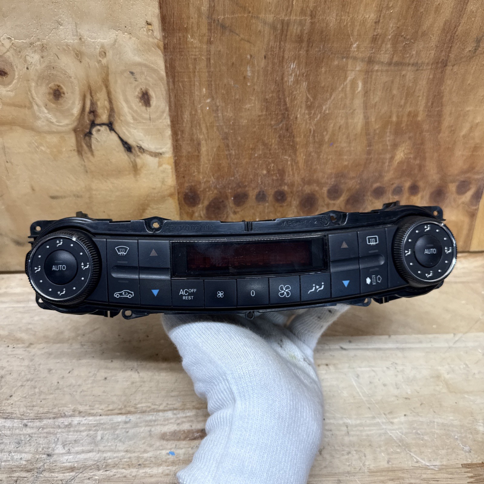 2003-2004 Mercedes-Benz E500 Front Dash Temperature Control Climate 2118300685