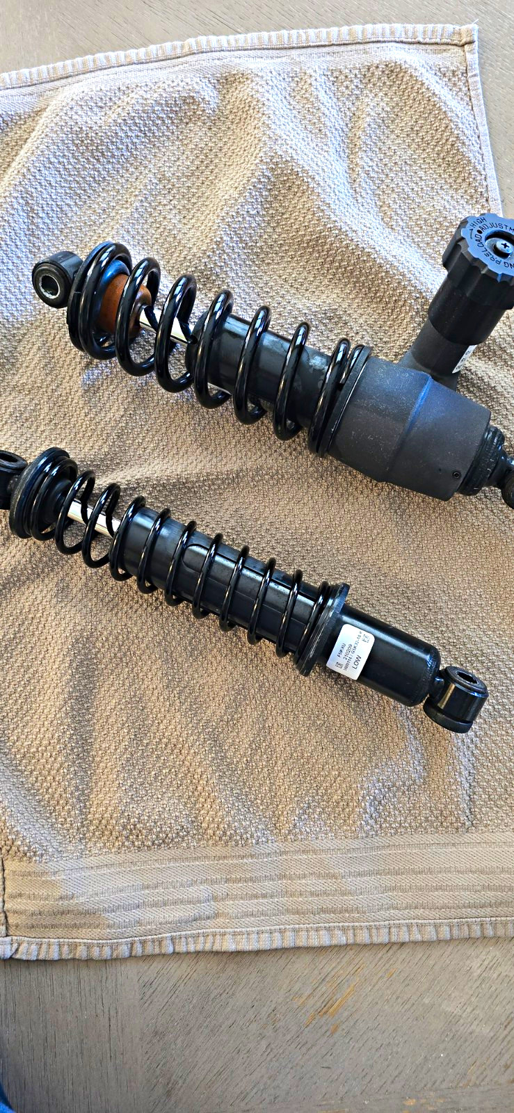 2014-2021 Harley Davidson Street Glide FLHXS Rear Adjustable Suspension Shocks 2014-2021 Harley Davidson Street Glide FLHXS Rear Adjustable Suspension Shocks