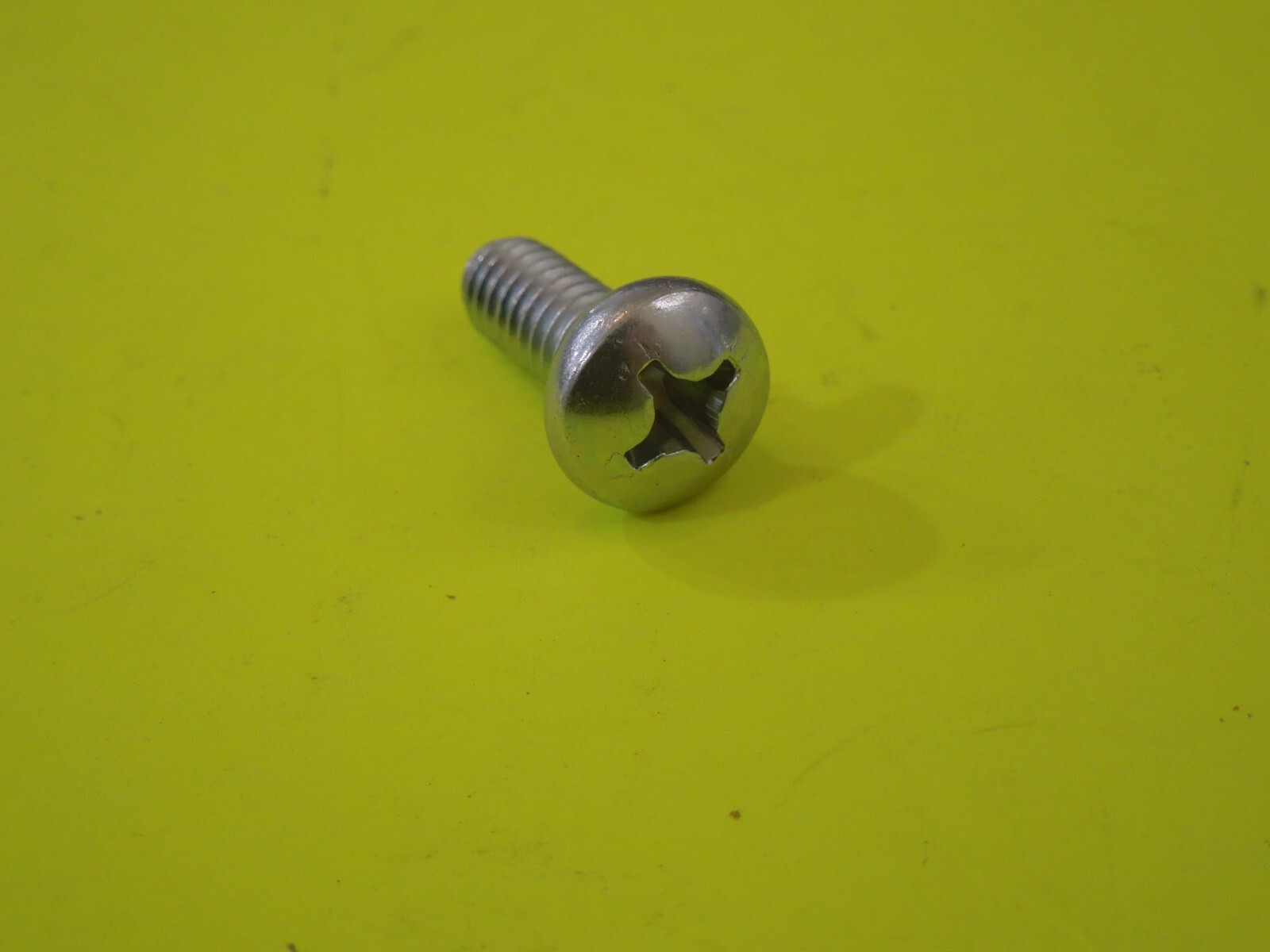1 NOS OEM Harley Davidson 1/4