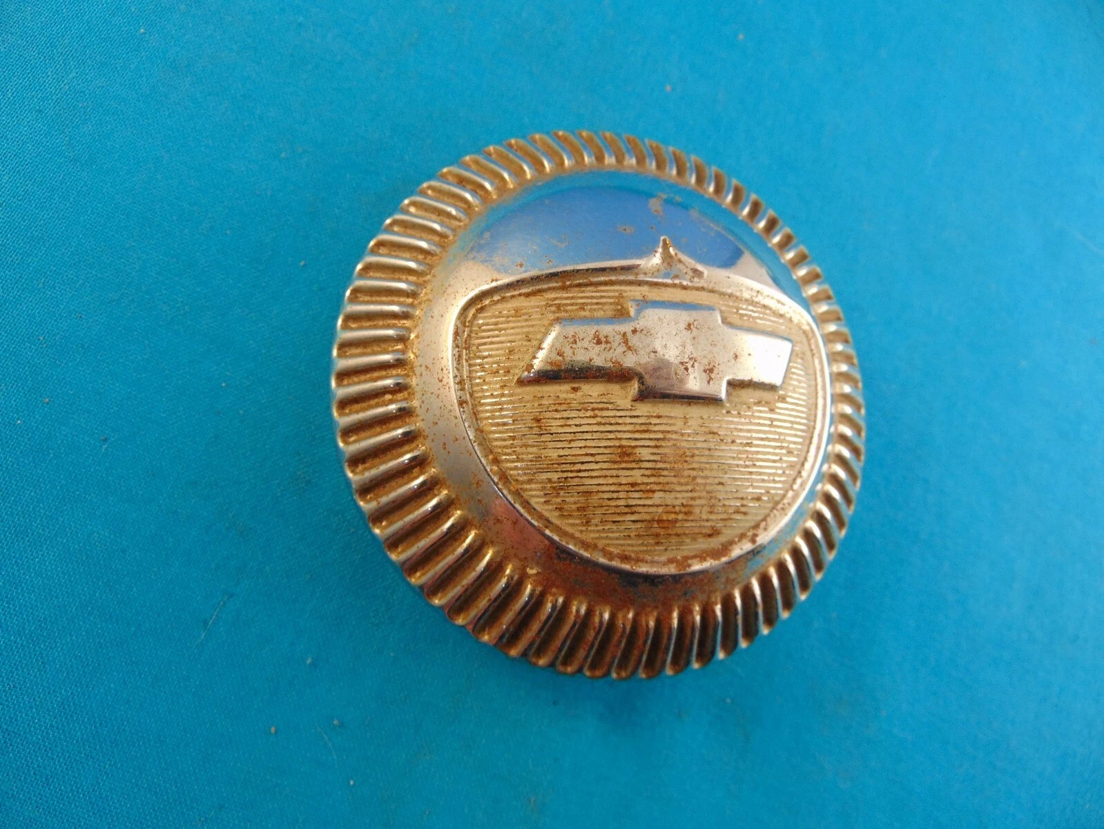 1953 chevrolet 150 horn button ships to Germany