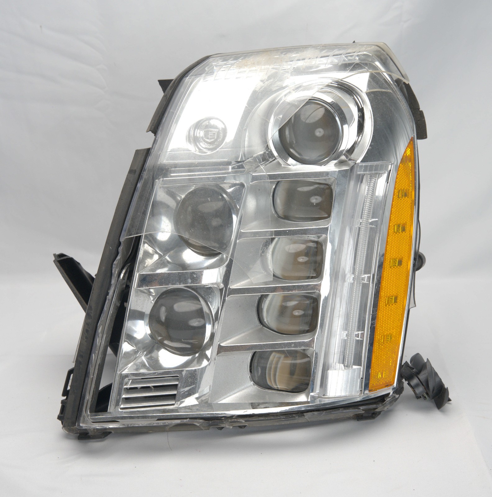 08-14 Cadillac Escalade Platinum Headlight Driver Side - Free Ups Ground
