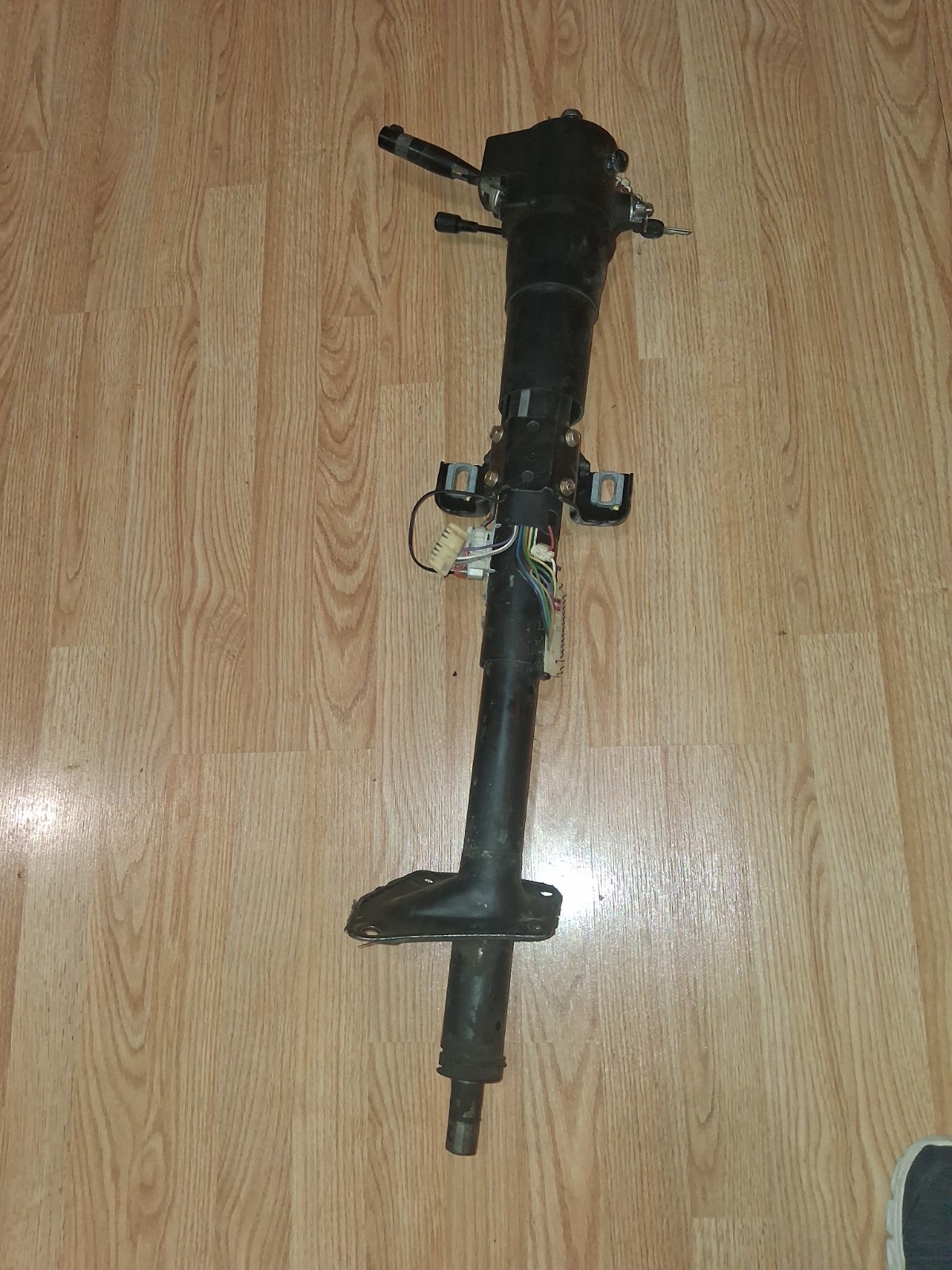1988-94 CHEVROLET GMC C1500 TRUCK STEERING COLUMN MANUAL SHIFT with tilt Has key
