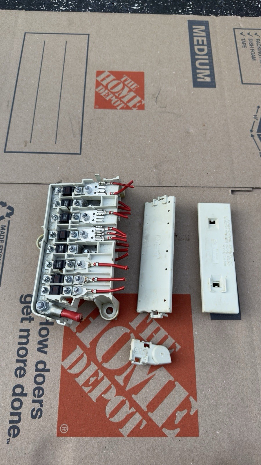 1995-2003 BMW E38 E39 FRONT POWER DISTRIBUTION FUSE BOX HOLDER OEM 61138387544 1995-2003 BMW E38 E39 FRONT POWER DISTRIBUTION FUSE BOX HOLDER OEM 61138387544