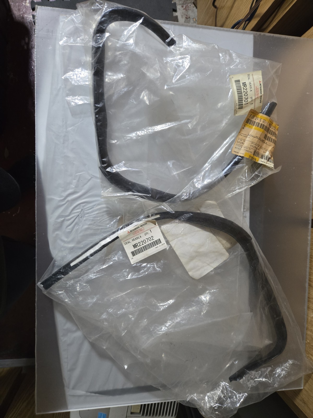 94-98 3000GT New Headlamp Seals MR220701 MR220702 Pair