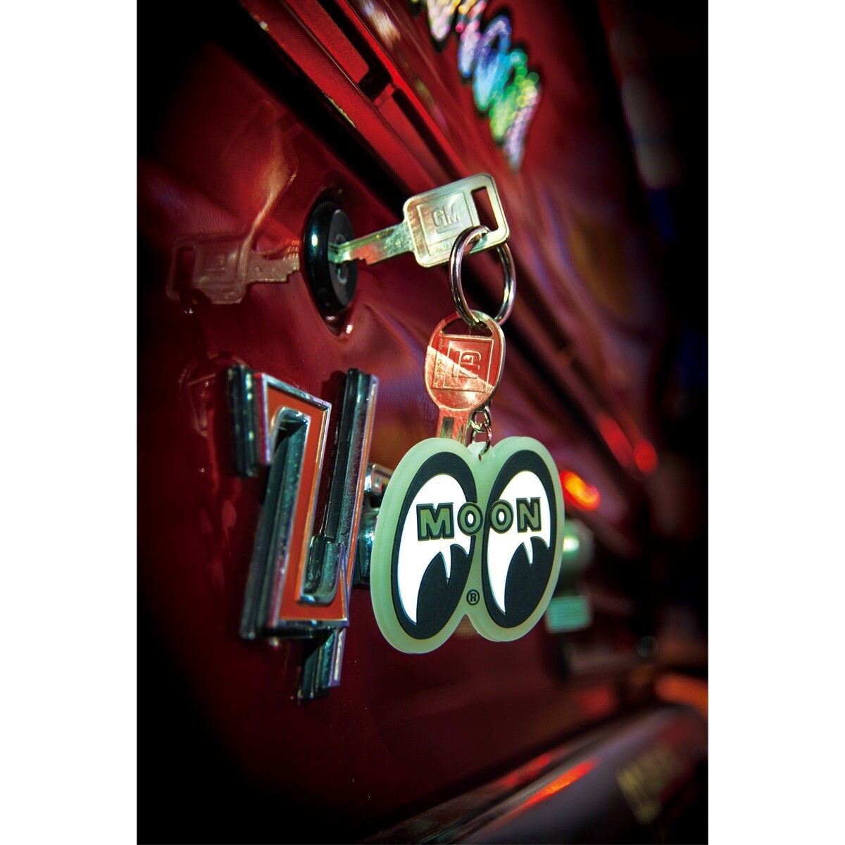 Mooneyes Area-1 Yokohama Japan: NEW Glow-In-The-Dark Eye Shape Keychain