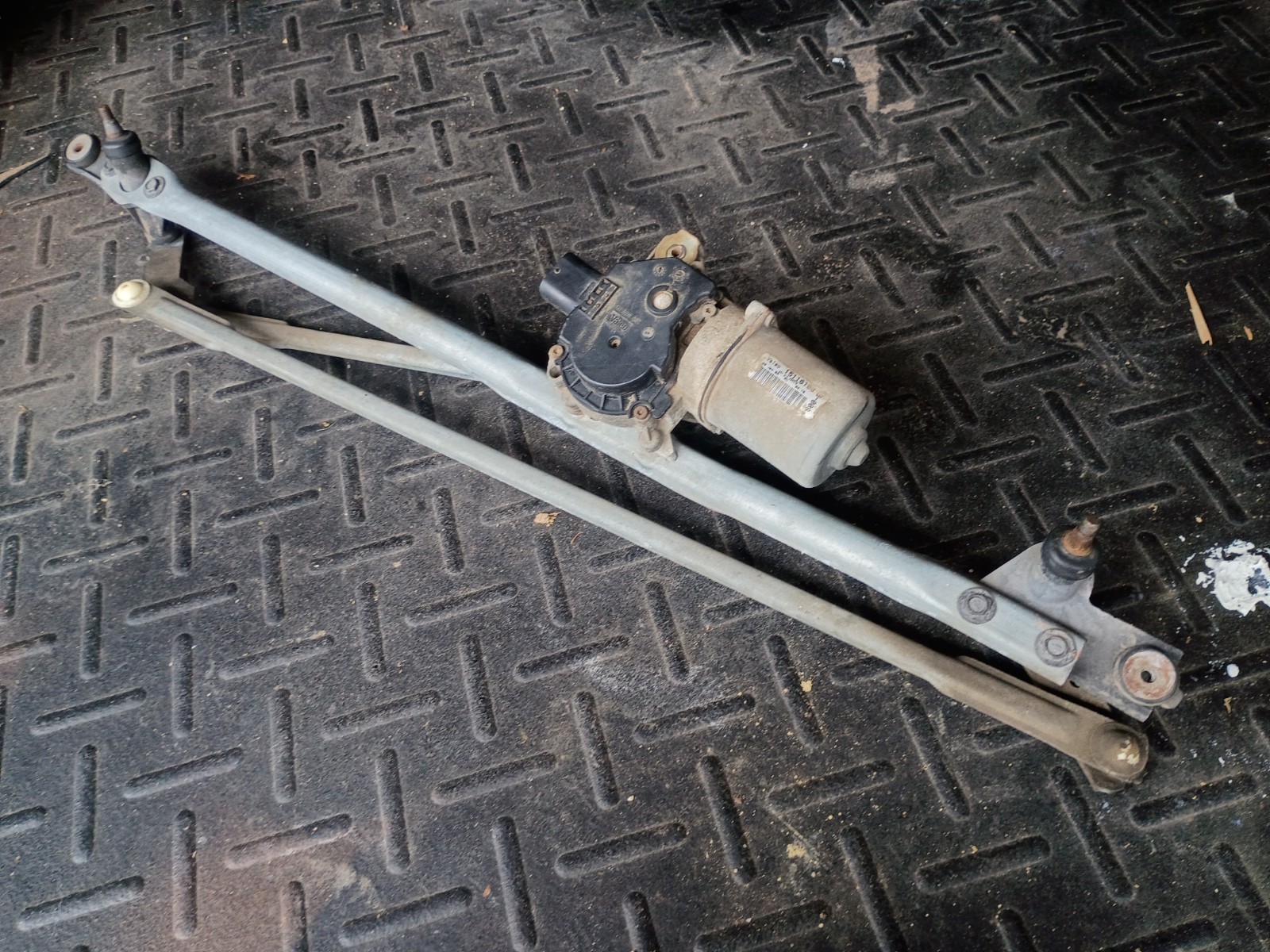 2005-2007 Silverado Sierra Tahoe Yukon Windshield Wiper Motor w/ Linkage OEM 2005-2007 Silverado Sierra Tahoe Yukon Windshield Wiper Motor w/ Linkage OEM