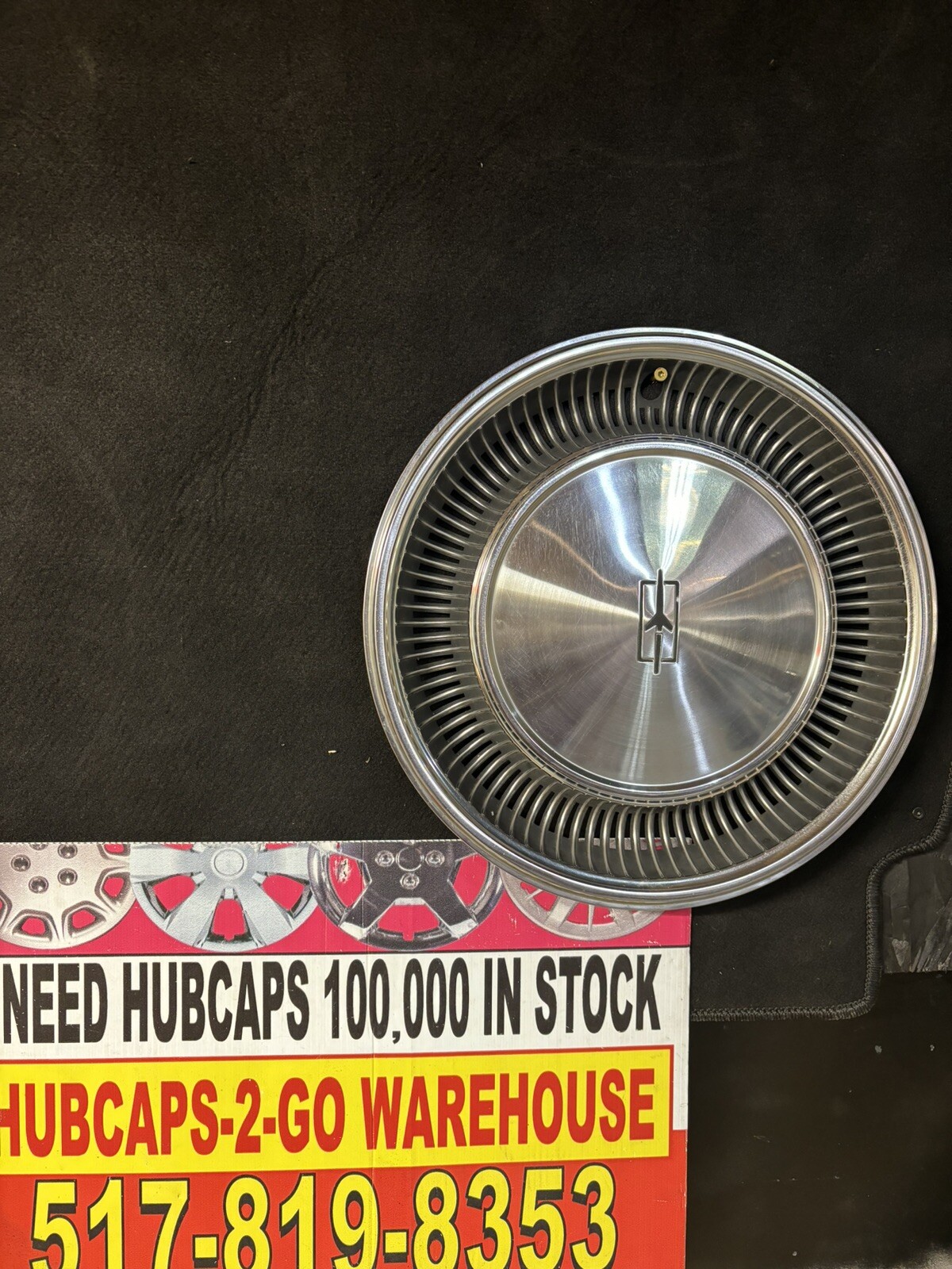 1977-79 Vintage Oldsmobile Delta 88 98 15” Hubcap 1 Beautiful Rare  P/N 554916