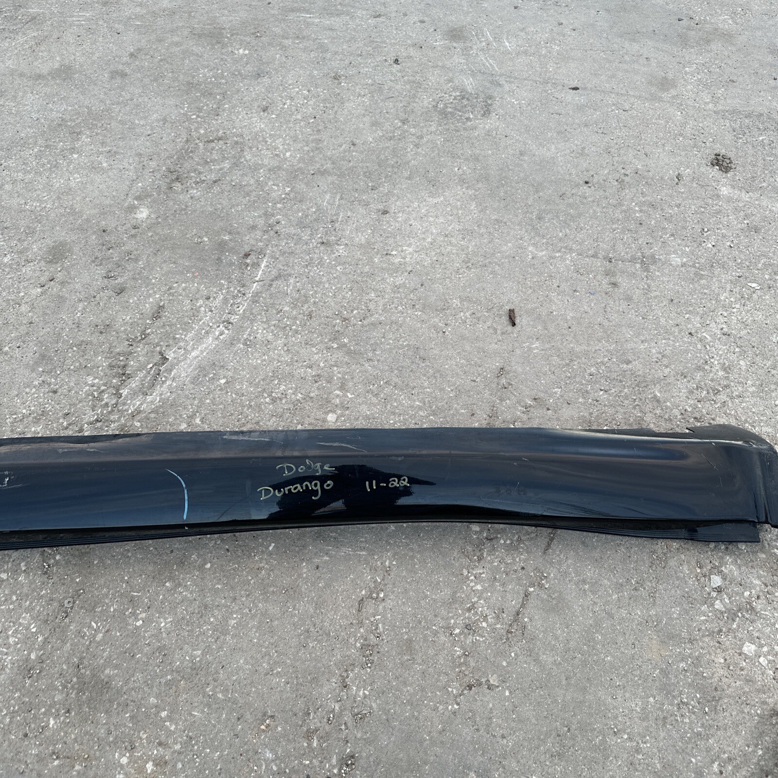 DODGE DURANGO RIGHT PASSENGER SIDE SKIRT ROCKER PANEL MOLDING OEM 2011 - 2022 DODGE DURANGO RIGHT PASSENGER SIDE SKIRT ROCKER PANEL MOLDING OEM 2011 - 2022
