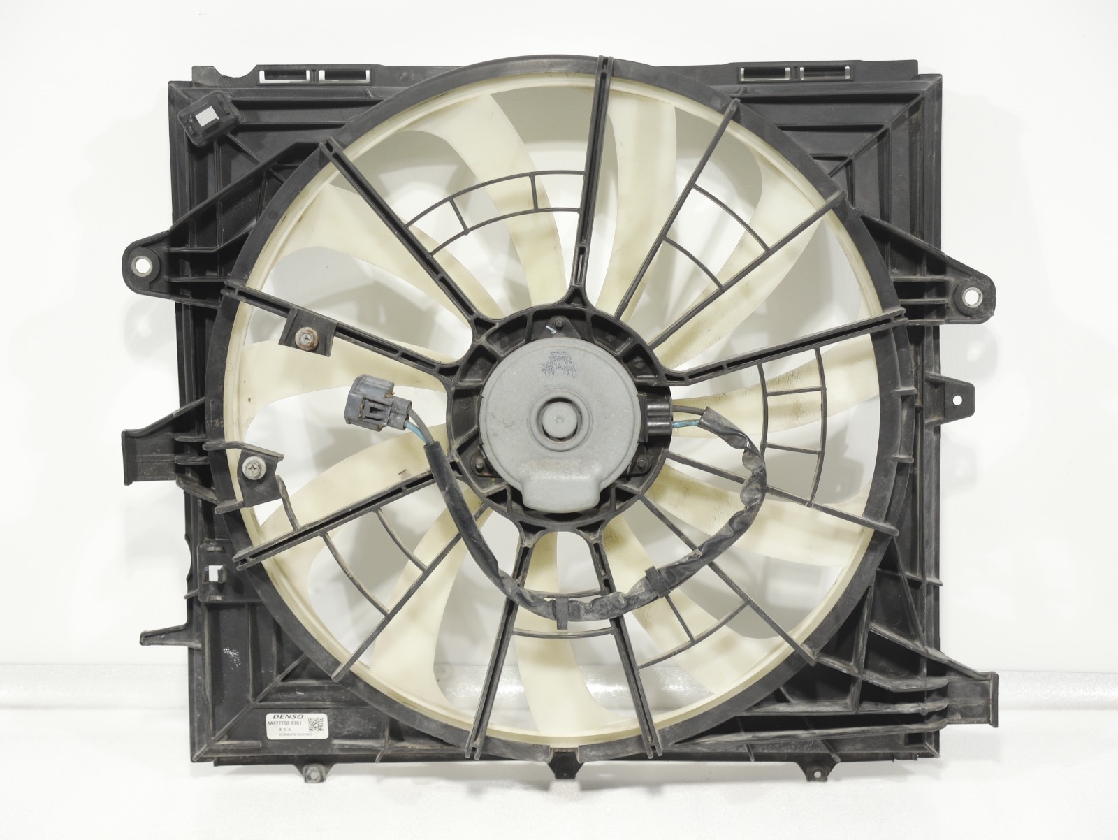 2016-2024 Chevrolet Camaro Radiator Cooling Fan Assembly Shroud OEM Denso