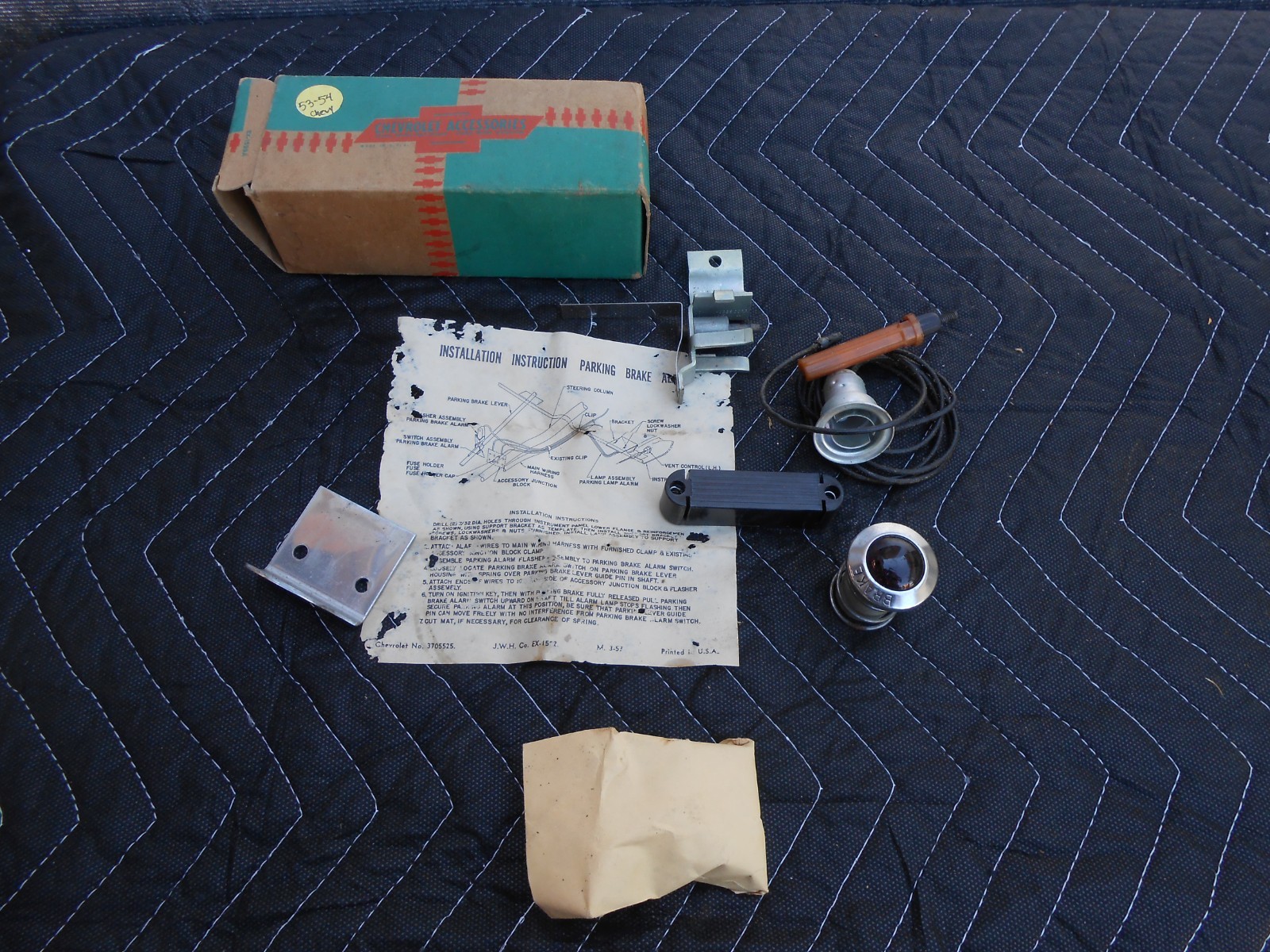 1953-54 CHEVROLET SIGNAL PARKING BRAKE WARNING LAMP KIT NOS 986903
