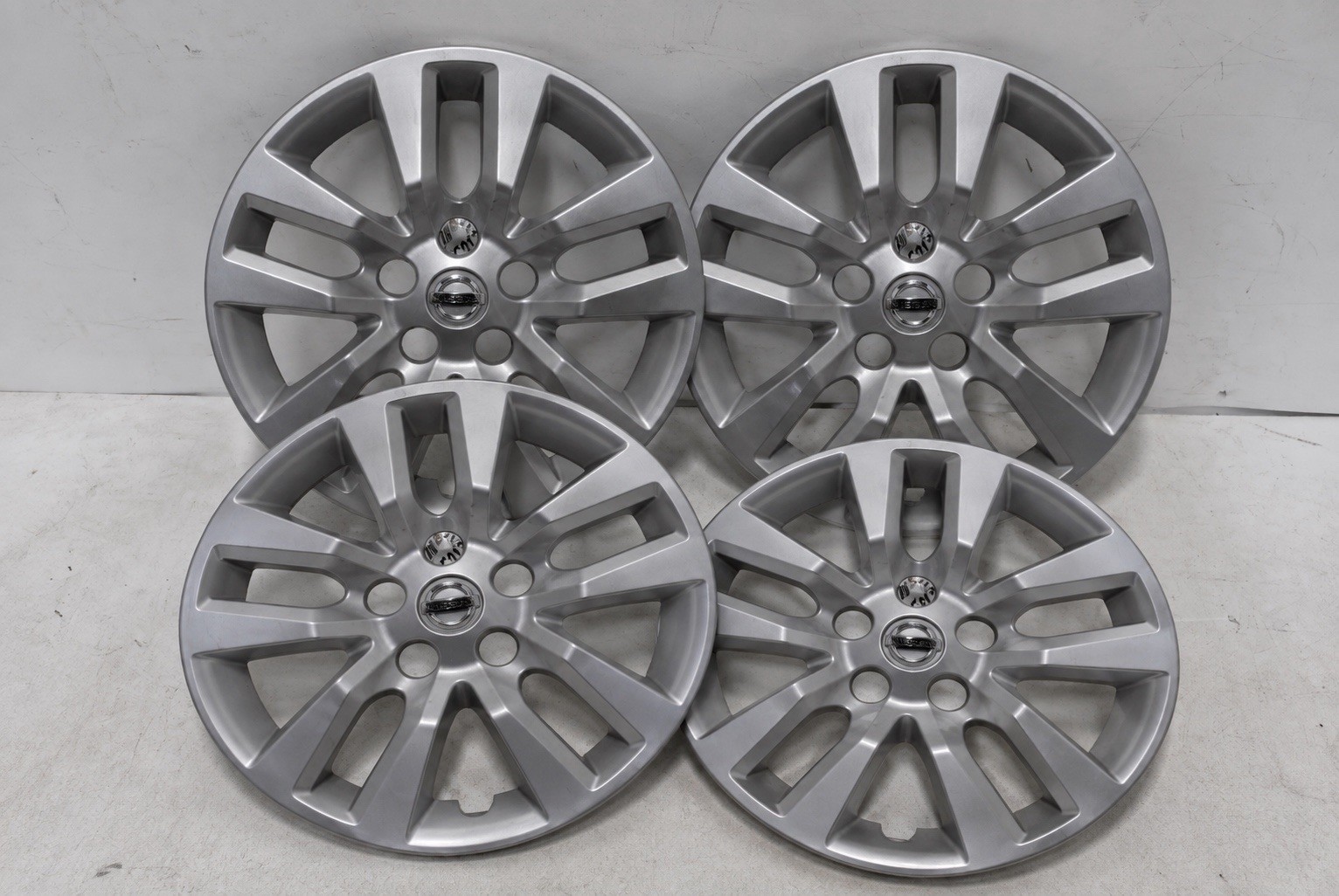 Set of 4 2017 Nissan Altima Center Wheel Caps OEM