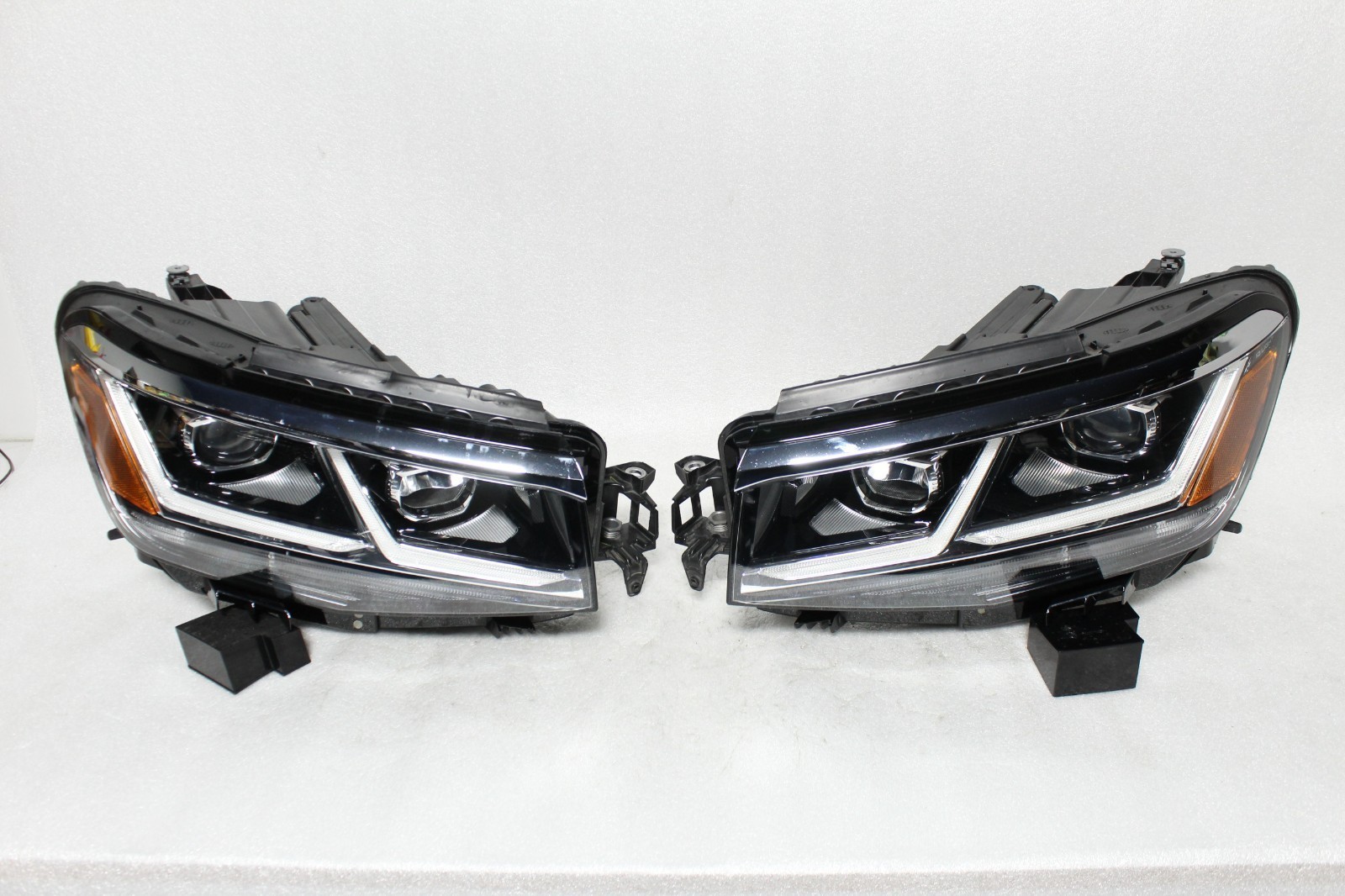 2020 - 2023 VOLKSWAGEN ATLAS LEFT & RIGHT LED HEADLIGHT SET PAIR OEM NO DRL
