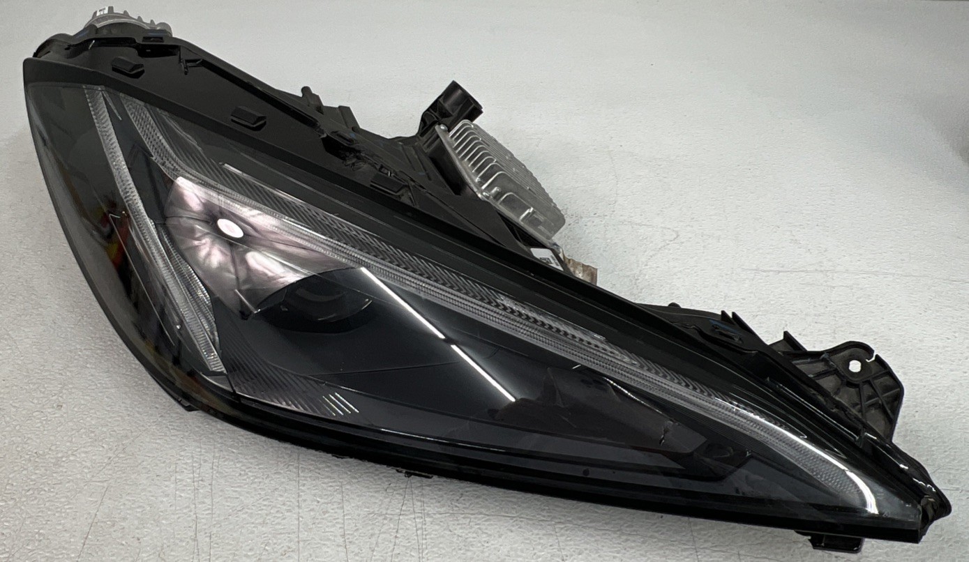 2020-2025 Chevrolet Corvette Passenger Side Headlight OEM Read Description