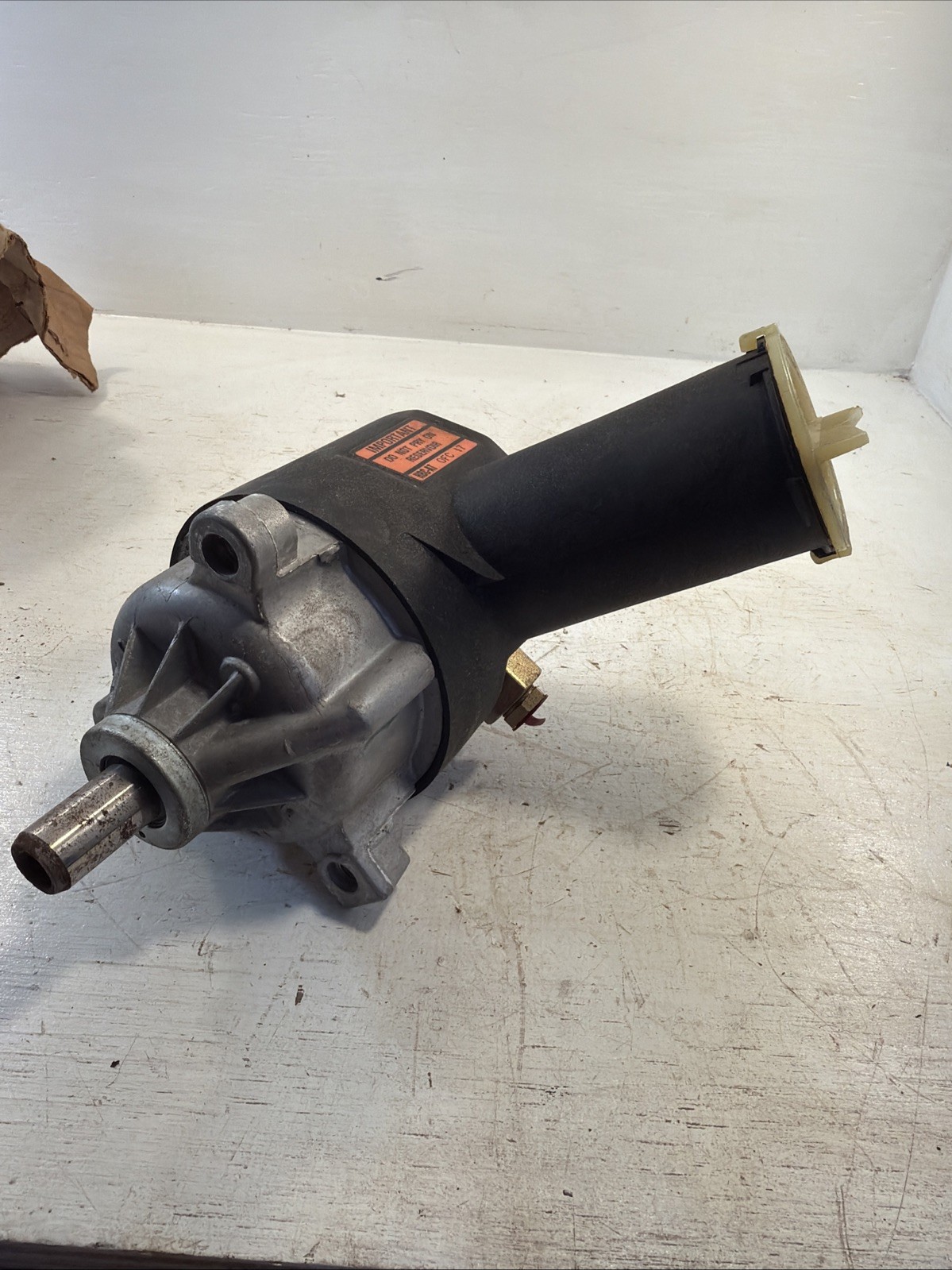 NOS OEM Ford RF-D9AC-3D609-A Power Steering Pump 1982-93 5.0 Mustang 80-96 F250 NOS OEM Ford RF-D9AC-3D609-A Power Steering Pump 1982-93 5.0 Mustang 80-96 F250