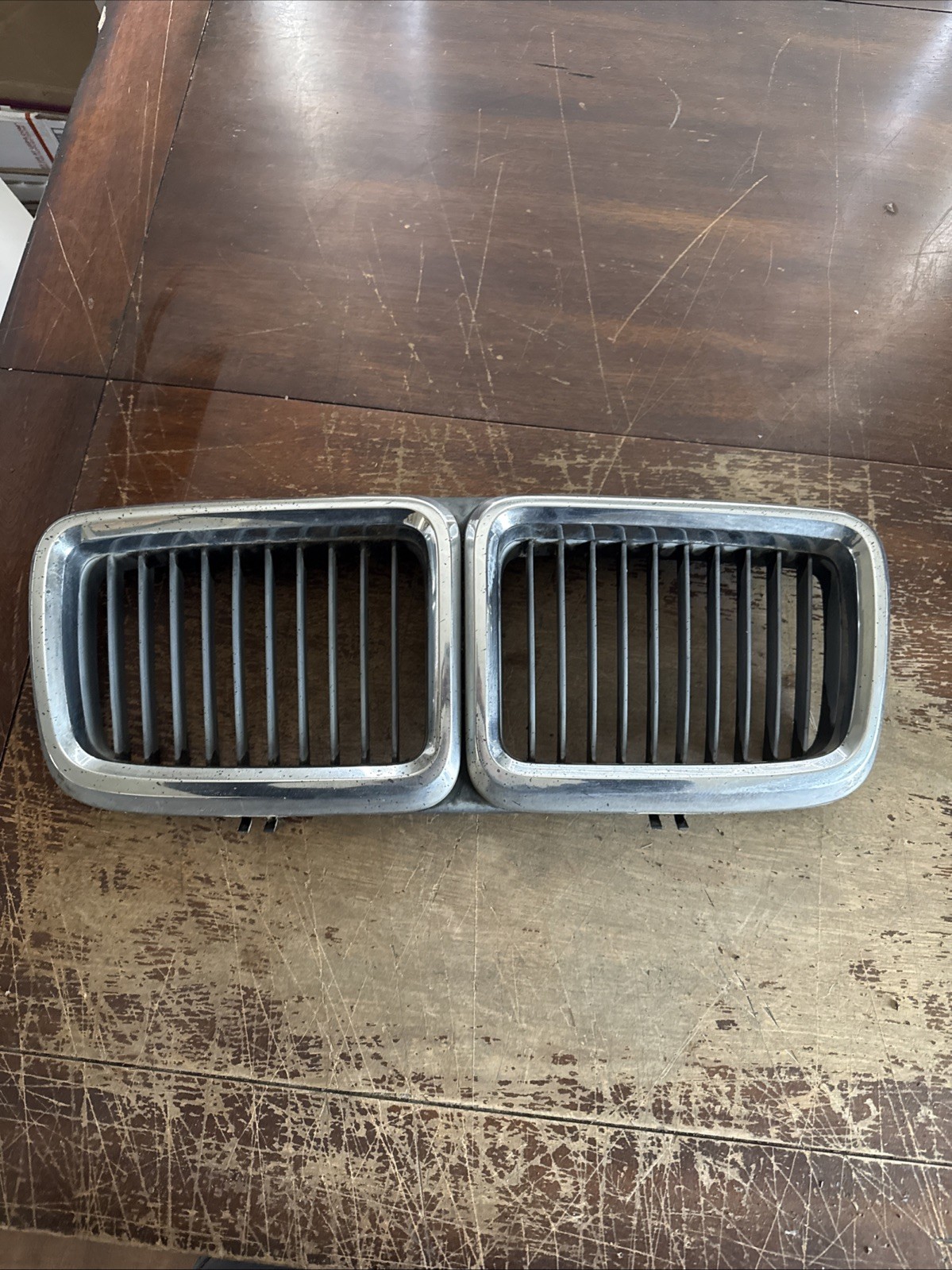1986-1994 BMW 7 Series E32 Kidney Grille Chrome Stock Front 1956863 OEM. U760444 1986-1994 BMW 7 Series E32 Kidney Grille Chrome Stock Front 1956863 OEM. U760444