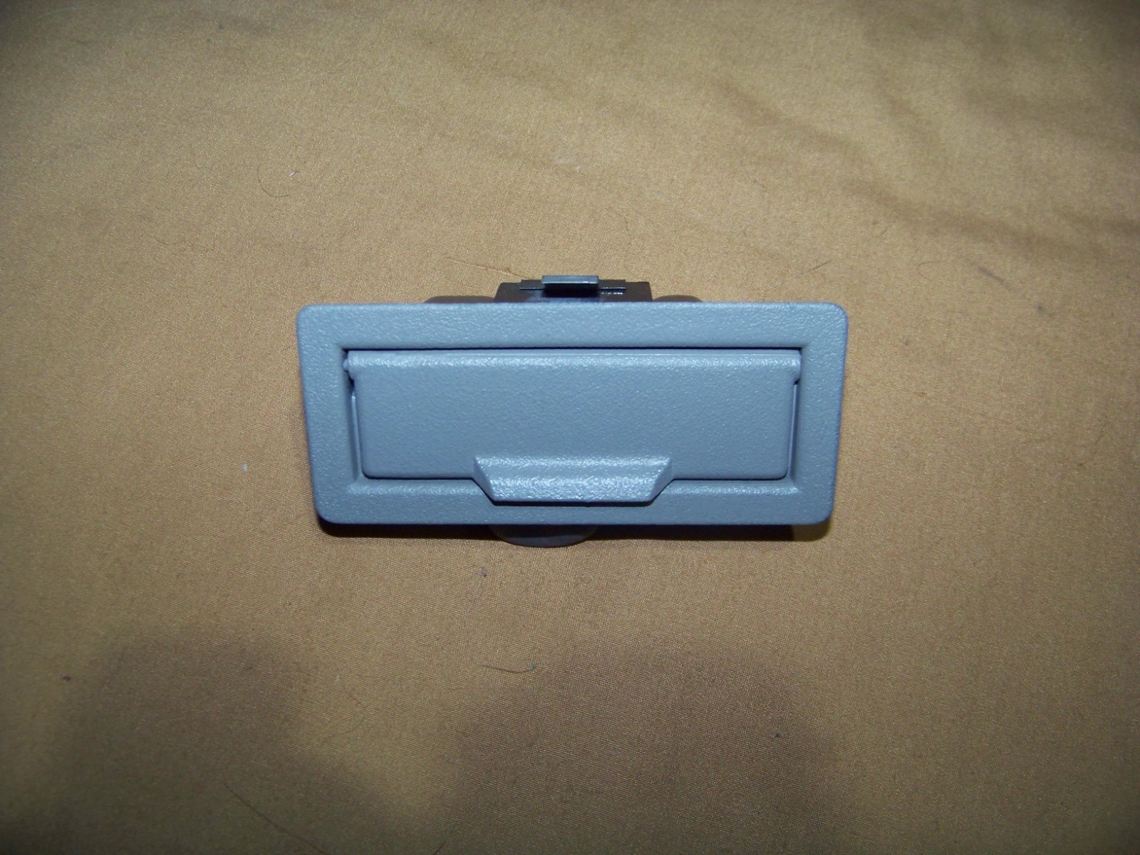 1995-\'99 2nd Row Ashtray P/N 10141645