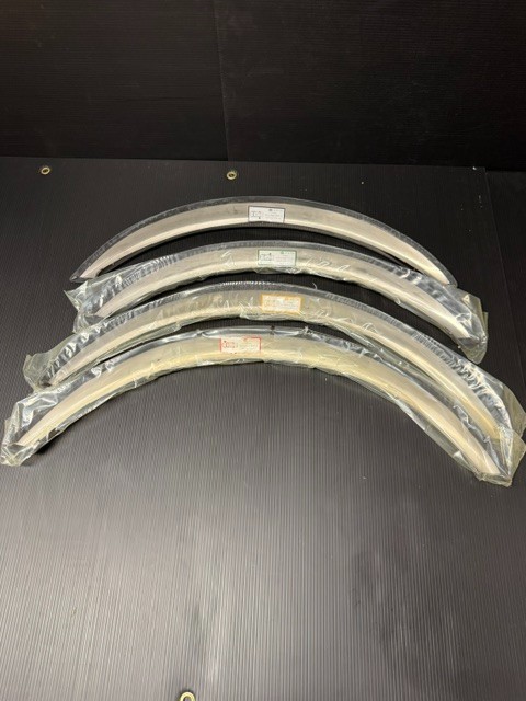 1999-2000 Nissan Quest / Mercury Villager stainless steel fender trims 1999-2000 Nissan Quest / Mercury Villager stainless steel fender trims