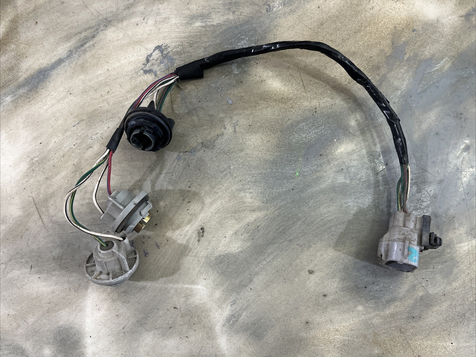 93-98 TOYOTA T100 PICKUP TAIL LIGHT HOUSING BRAKE LIGHT WIRING HARNESS