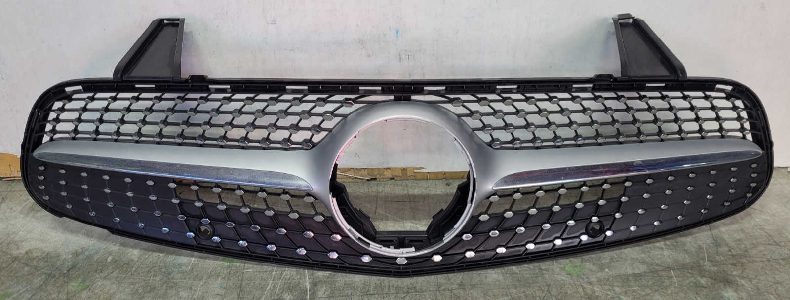 2015 2016 MERCEDES BENZ SL550 AMG W231 FRONT GRILLE OEM A2318852965