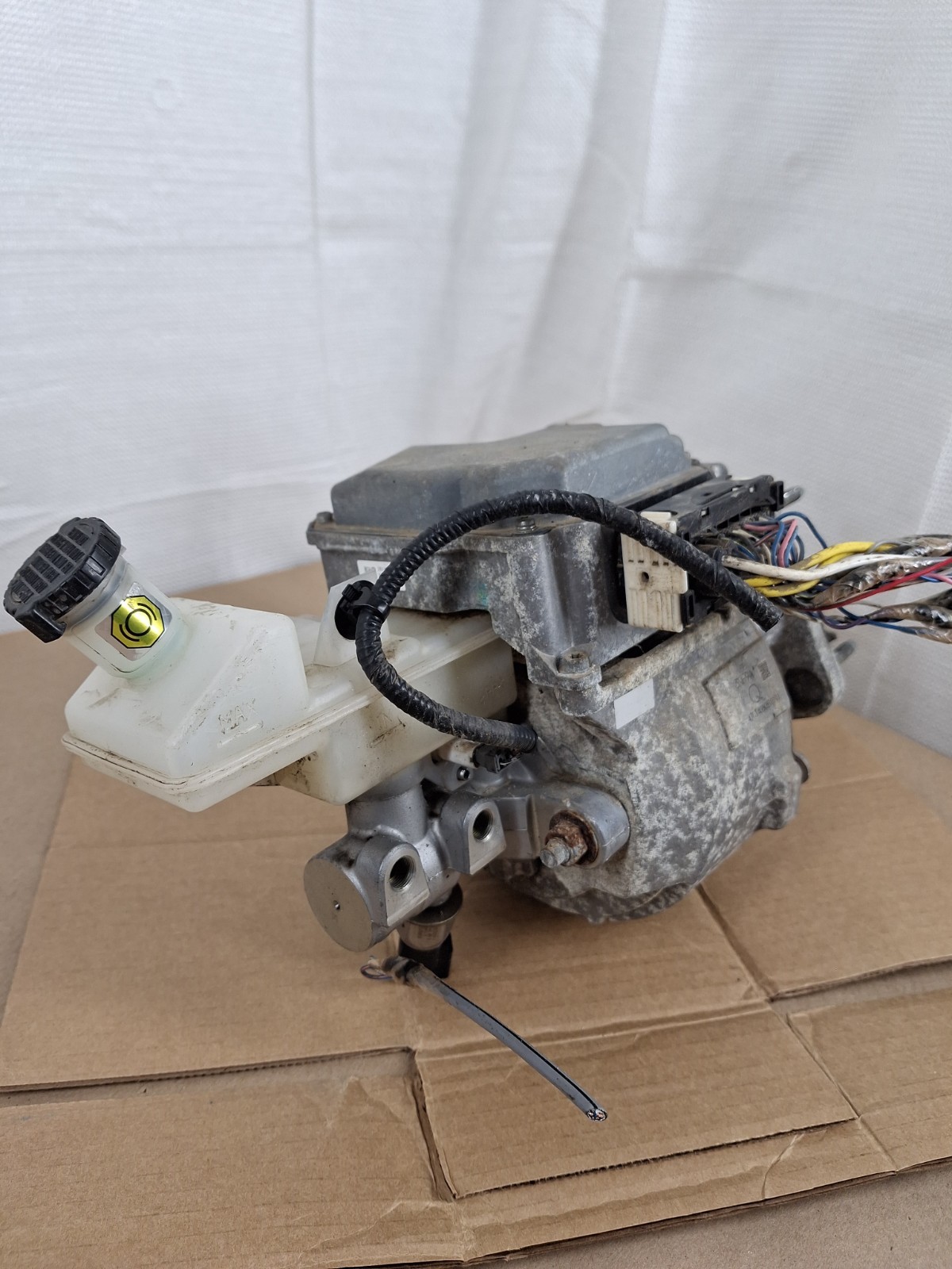 2013-2017 Nissan Leaf Power Brake Booster Master Cylinder Control Assembly OEM