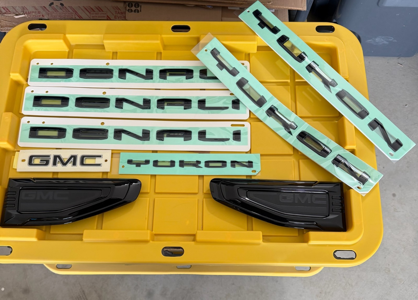 2025 GMC Yukon XL Denali Ultimate Gloss Black Emblem Nameplate Kit OEM 85656083