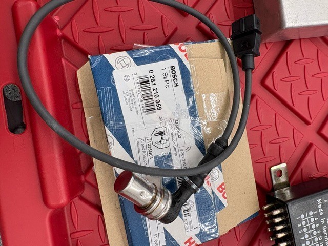 911 606 217 03 NEW Bosch Crankshaft Reference Mark Sensor (Original Style Plug) 911 606 217 03 NEW Bosch Crankshaft Reference Mark Sensor (Original Style Plug)