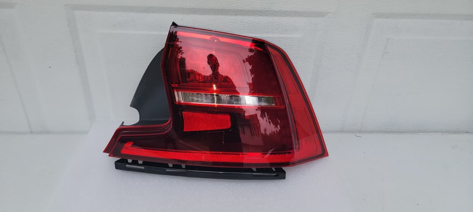 2017-2025 Volvo S90 Tail Light Assembly - Genuine OEM 31698715