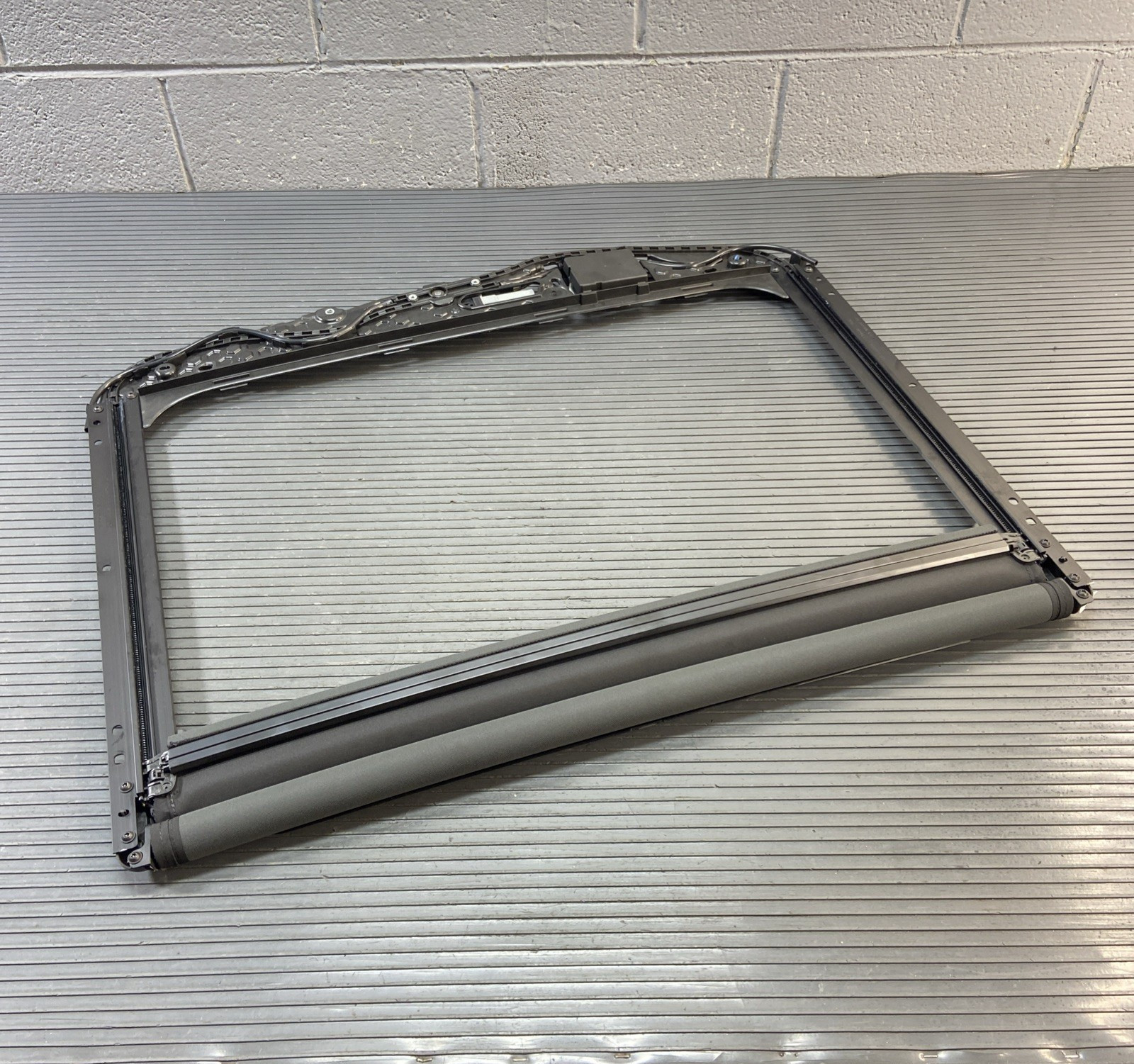 2020-2026 Audi RS6 C8 Avant Sunroof Frame W/ Roller Blind & Motor Rear Black OEM
