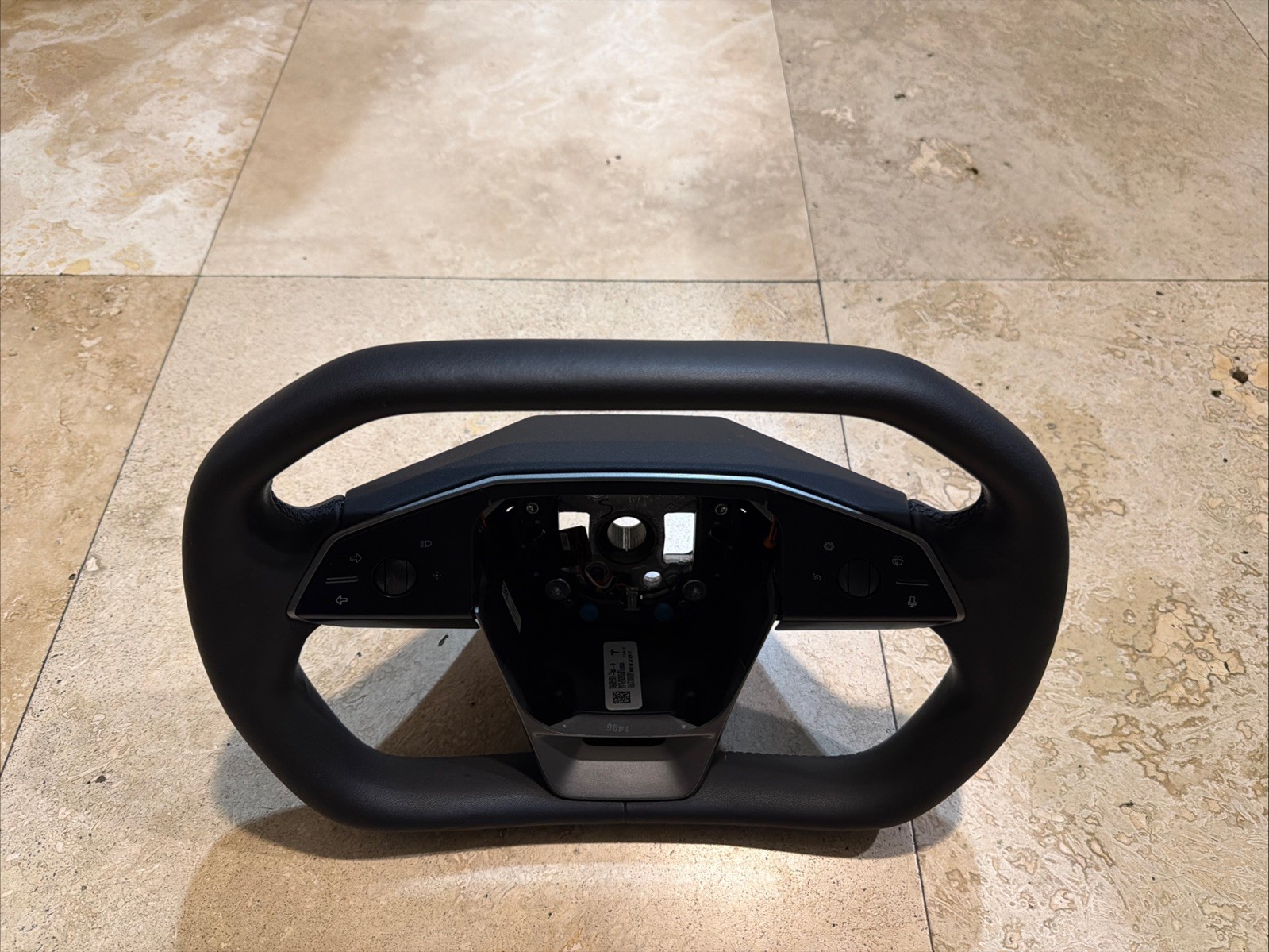 OEM TESLA EVEREST Cybertruck Cyberbeast Steering Wheel Square 1692551-00-D OEM TESLA EVEREST Cybertruck Cyberbeast Steering Wheel Square 1692551-00-D