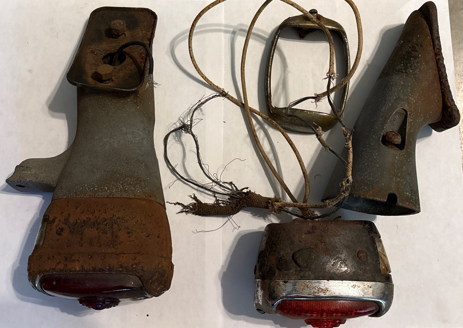 1937 1938 VINTAGE CHEVROLET CHEVY CAR TAIL LIGHT STOPRAY GUIDE LENS ORIGINALS GM
