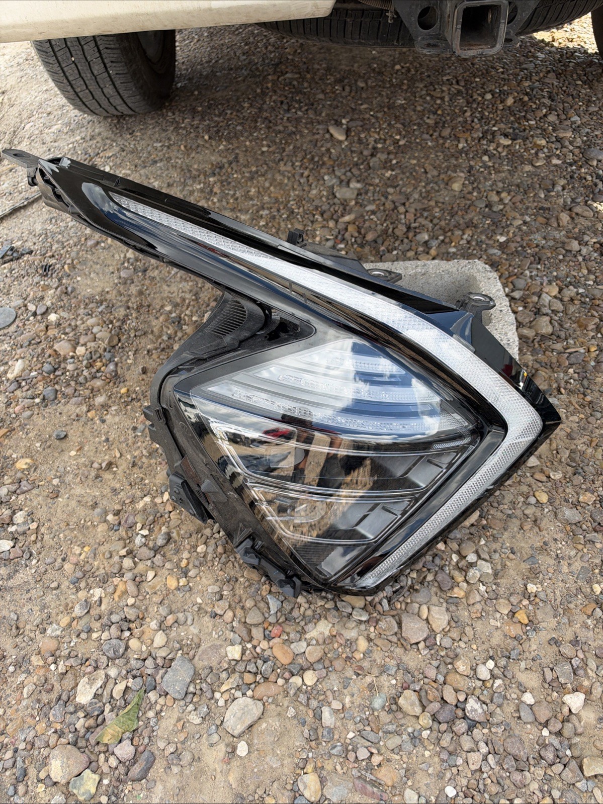 2023-2024 KIA RH PASSNGER Hand Lamp Headlight Shortage  OEM